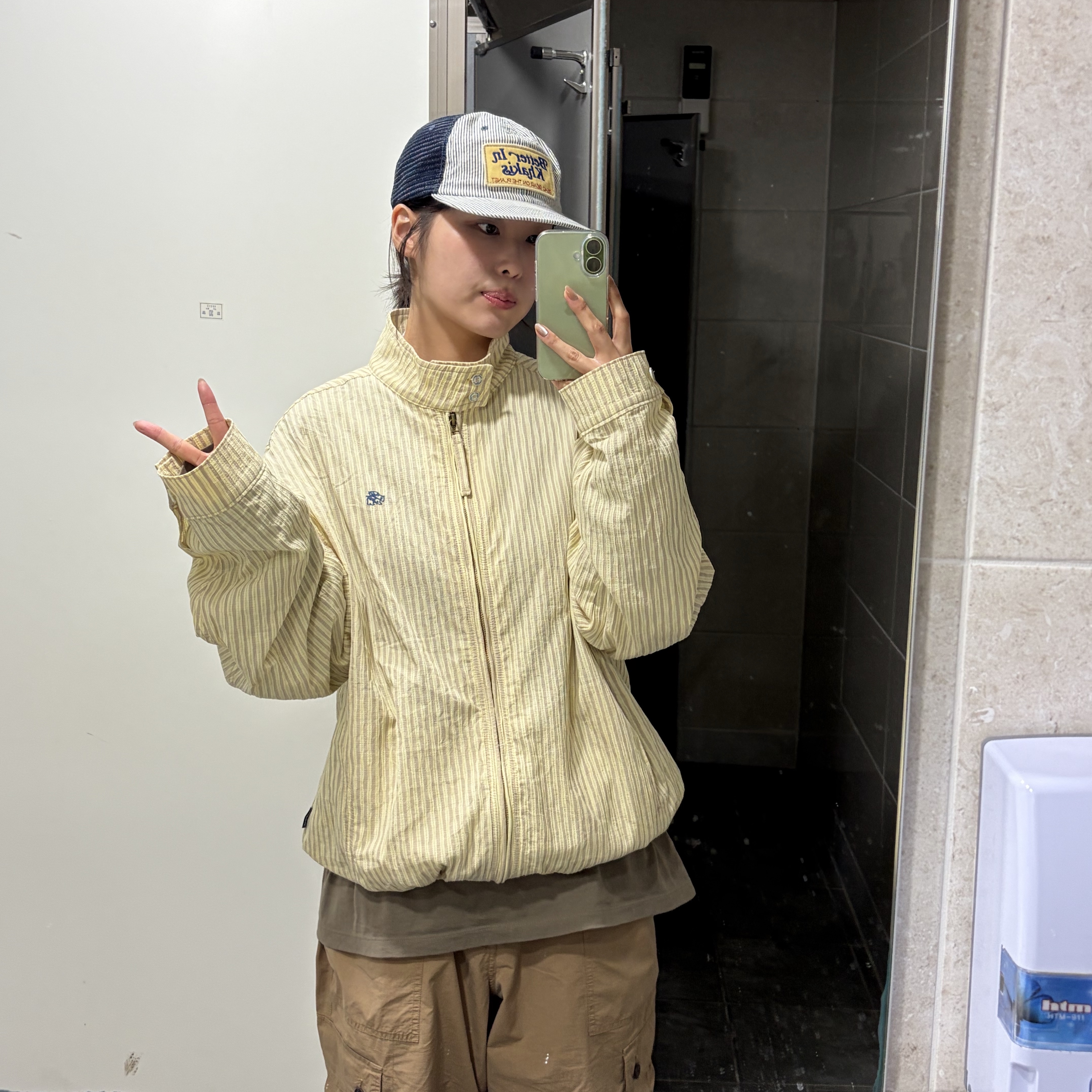 Khakis Base Mesh Cap Navy 착용 스타일