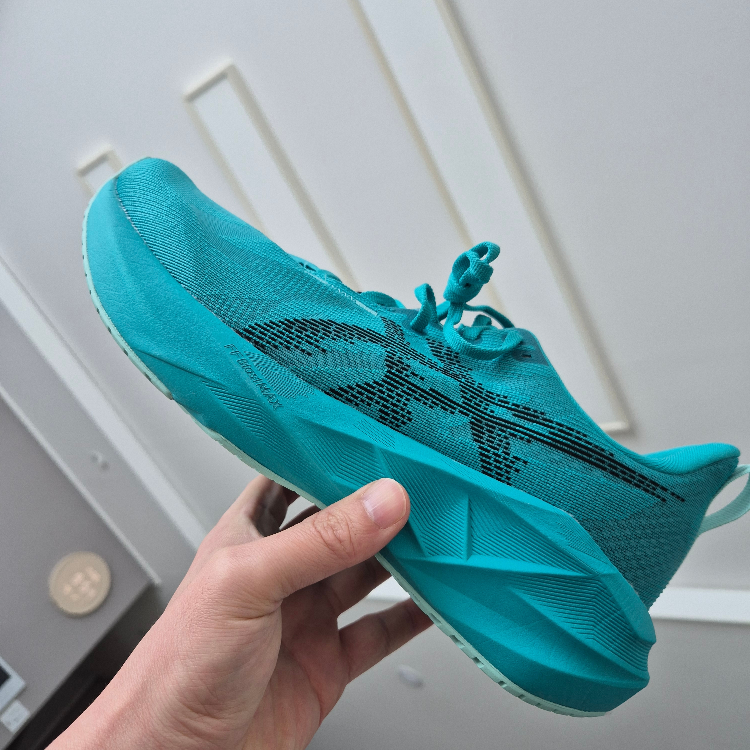 Asics Novablast 5 Wave Teal Black 착용 스타일
