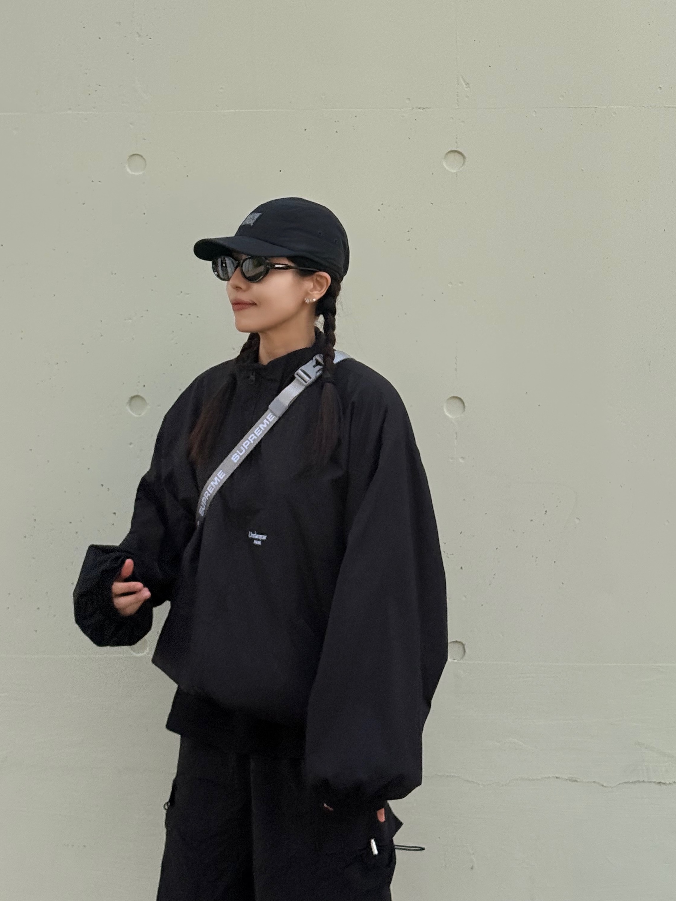 Supreme x Marithe Francois Girbaud Sport Camp Cap Black - 25SS, Undermycar Mu.24 Anti Fxxking Logo Play Crop Zip-up Jacket Black 착용 스타일 - 1
