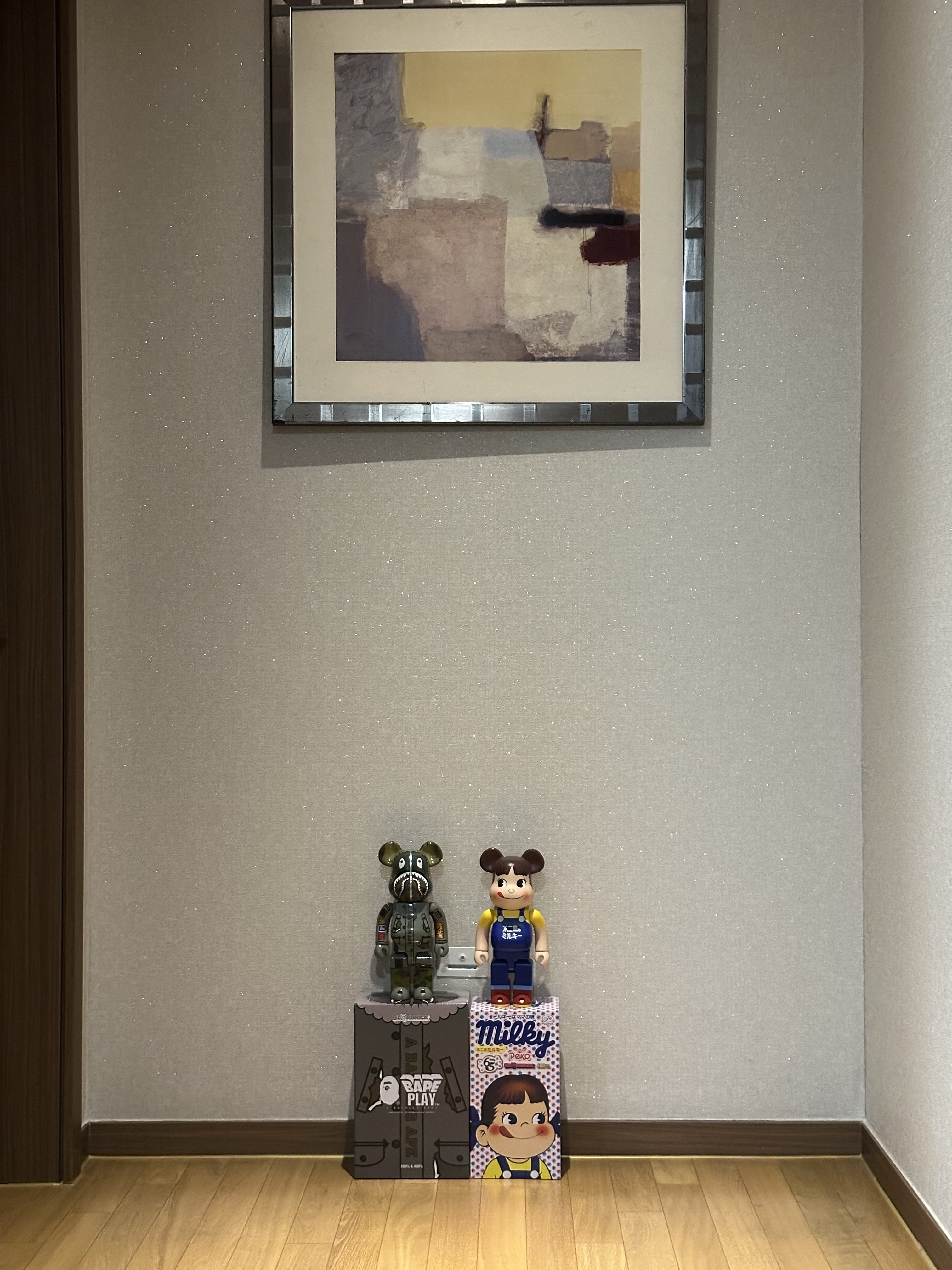 Bearbrick x MoMA Salvador Dali The Persistence of Memory 1000%, Bearbrick x MoMA Salvador Dali The Persistence of Memory 100% & 400% Set 착용 스타일 - 5