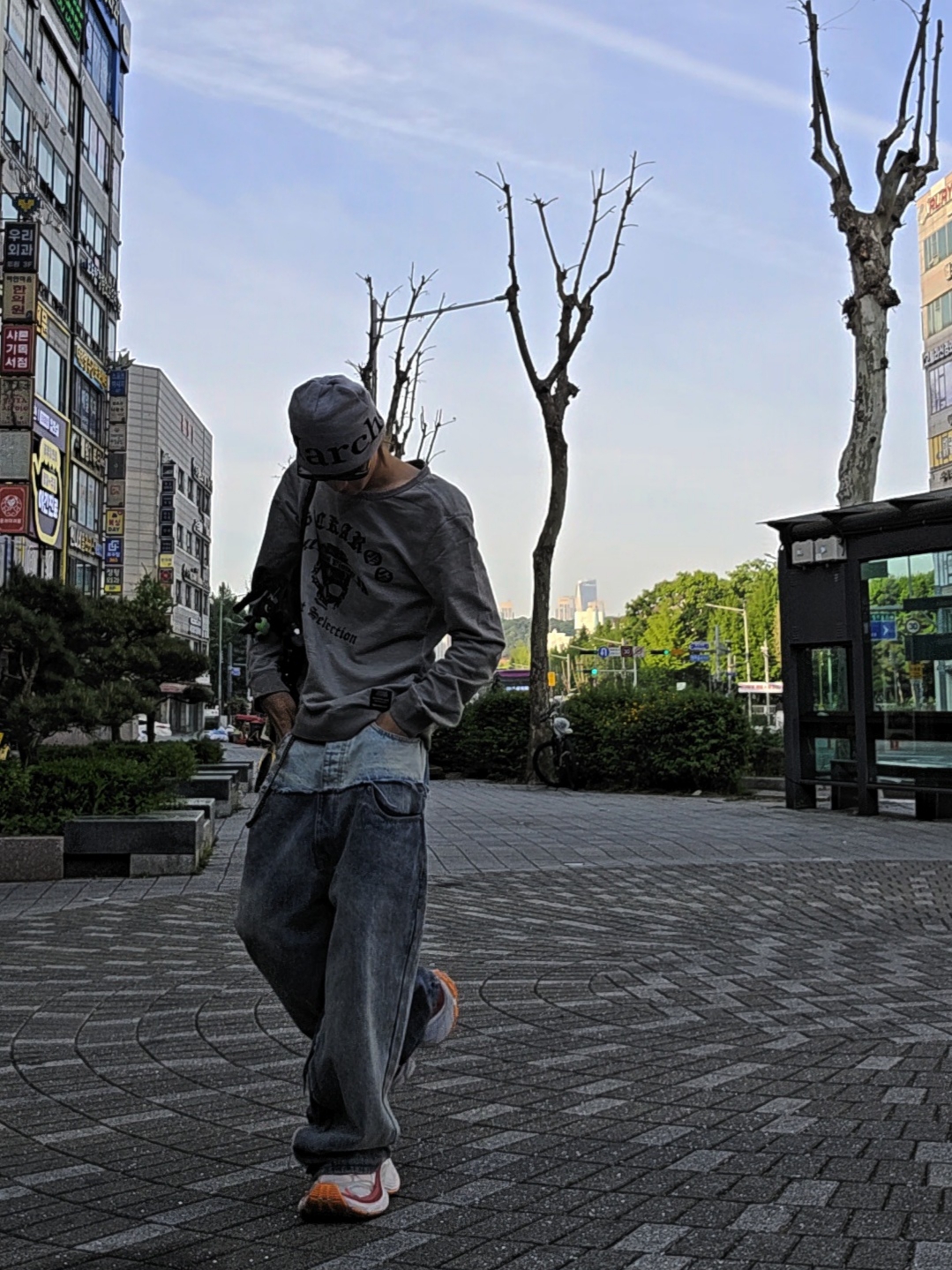 Balenciaga Up Baggy Pants Blue, (W) Balenciaga 10XL Sneakers White Red Orange 착용 스타일 - 3