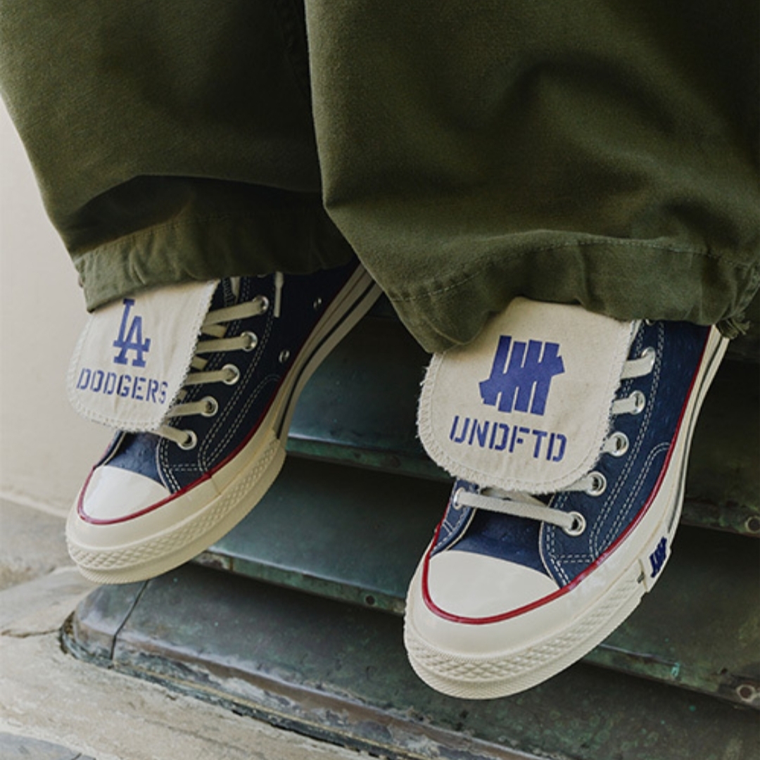 Converse x Undefeated x LA Dodgers Chuck Taylor All Star Hi Blue Cream 착용 스타일 - 2
