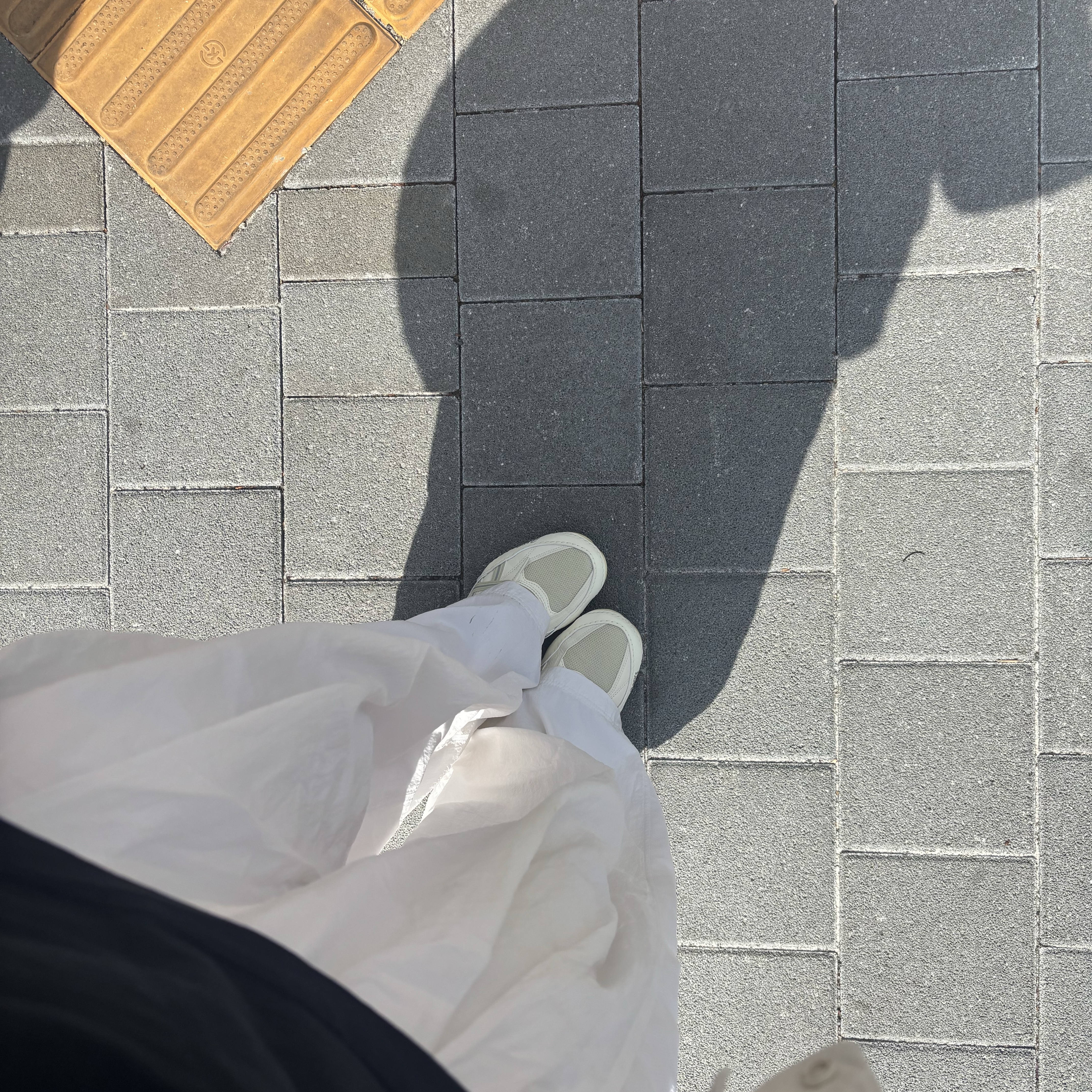 Asics Hypersync Oyster White Ivory 착용 스타일