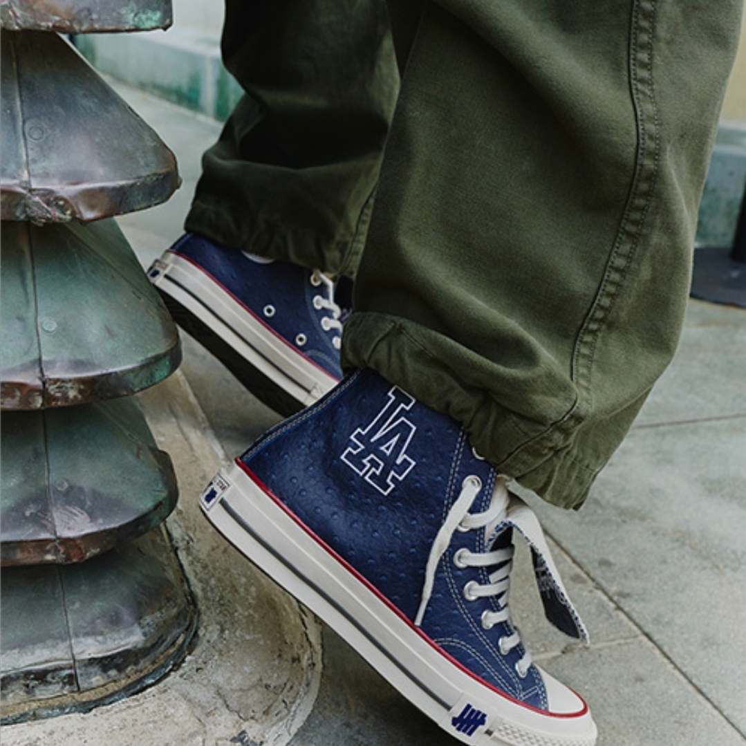 Converse x Undefeated x LA Dodgers Chuck Taylor All Star Hi Blue Cream 착용 스타일 - 3