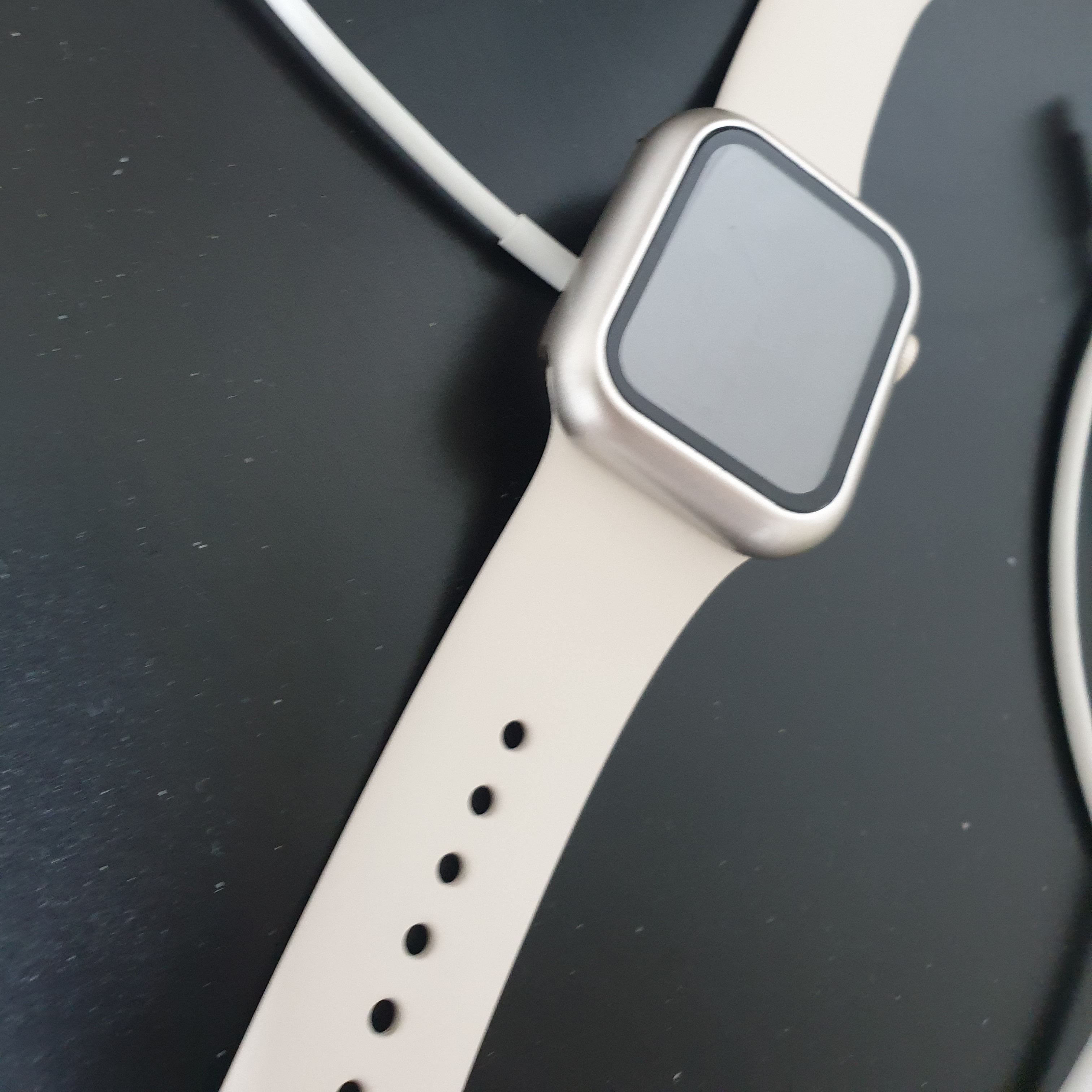 Apple Watch Series SE 3rd 40mm GPS Starlight Aluminum Case with Sport Band S/M Starlight (Korean Ver.) 착용 스타일