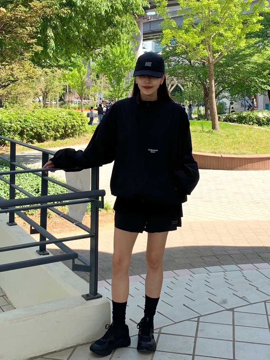 Supreme x Marithe Francois Girbaud Sport Camp Cap Black - 25SS, Undermycar Mu.24 Anti Fxxking Logo Play Crop Zip-up Jacket Black 착용 스타일 - 1