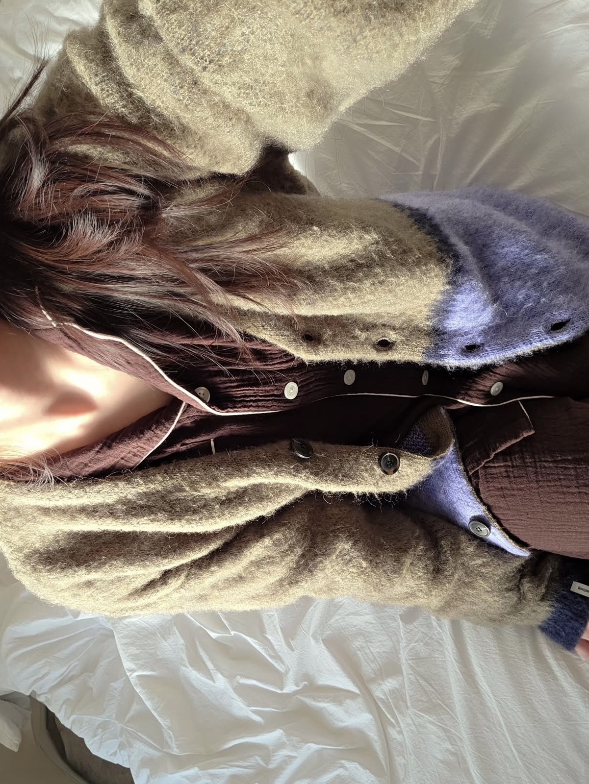 GONHEE LAY KNIT CARDIGAN_Khaki 착용 스타일