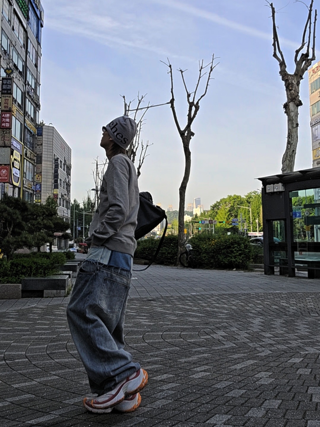 Balenciaga Up Baggy Pants Blue, (W) Balenciaga 10XL Sneakers White Red Orange 착용 스타일 - 4