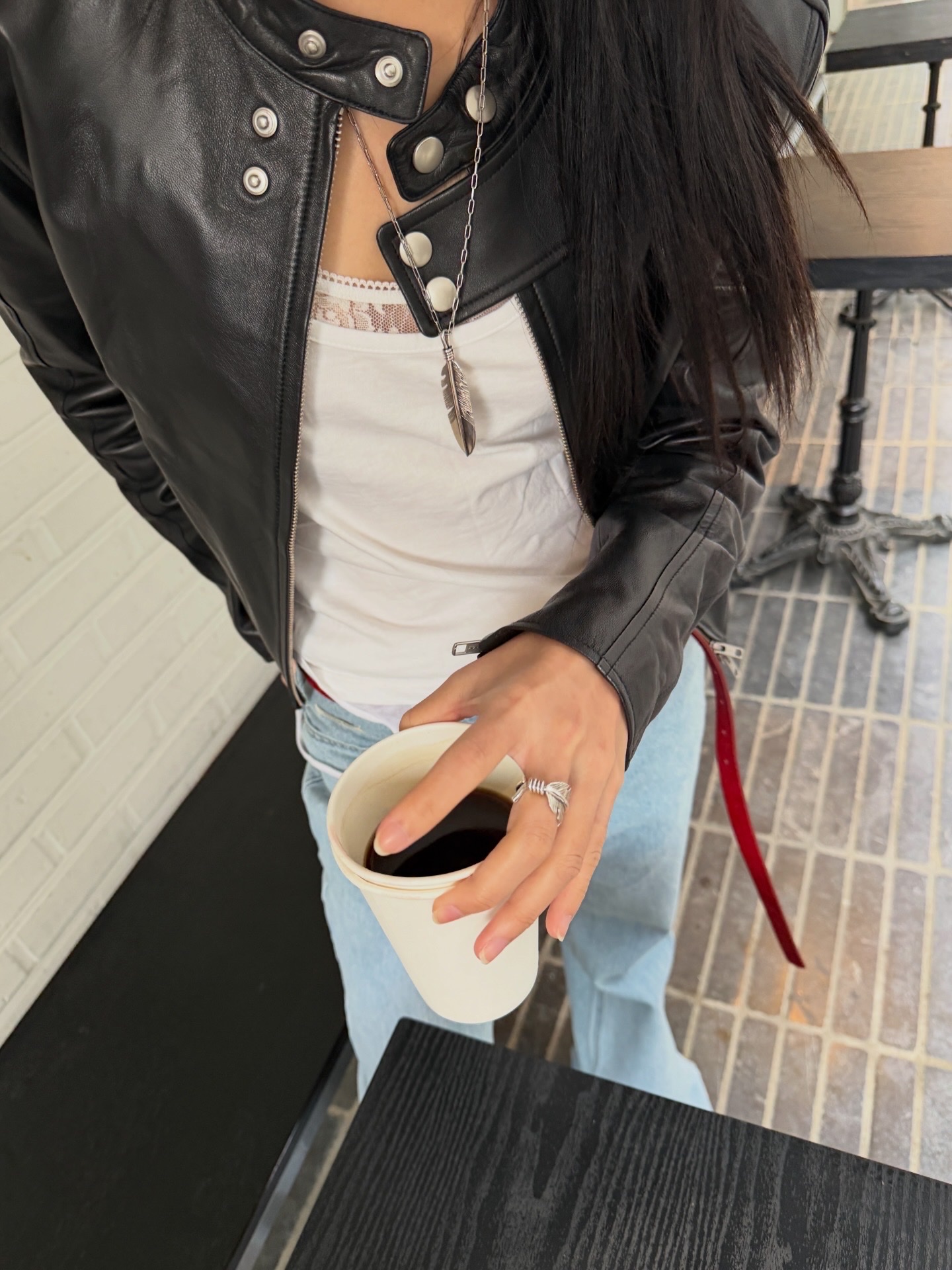[KREAM 단독] Folk/N Feather Ring Silver - 26SS, [KREAM 단독] Folk/N Feather Necklace Silver - 26SS 착용 스타일 - 5