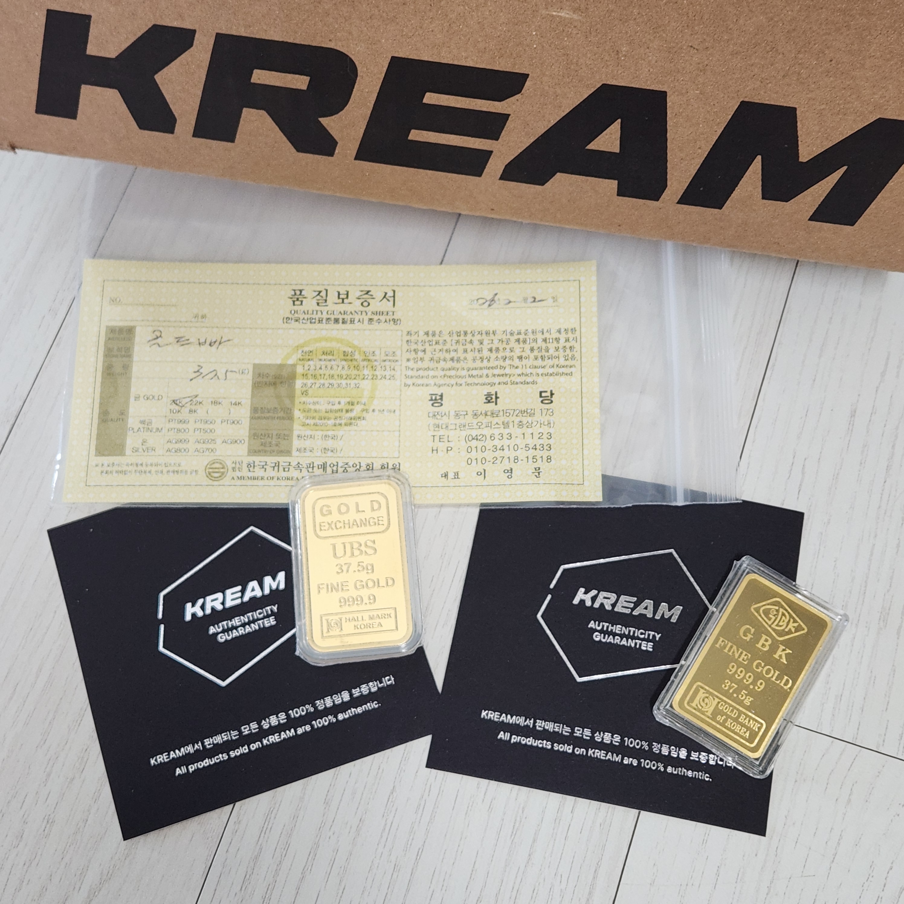 Gold The Three Major Hallmarks Gold Bar 37.5g (Random Design) 착용 스타일