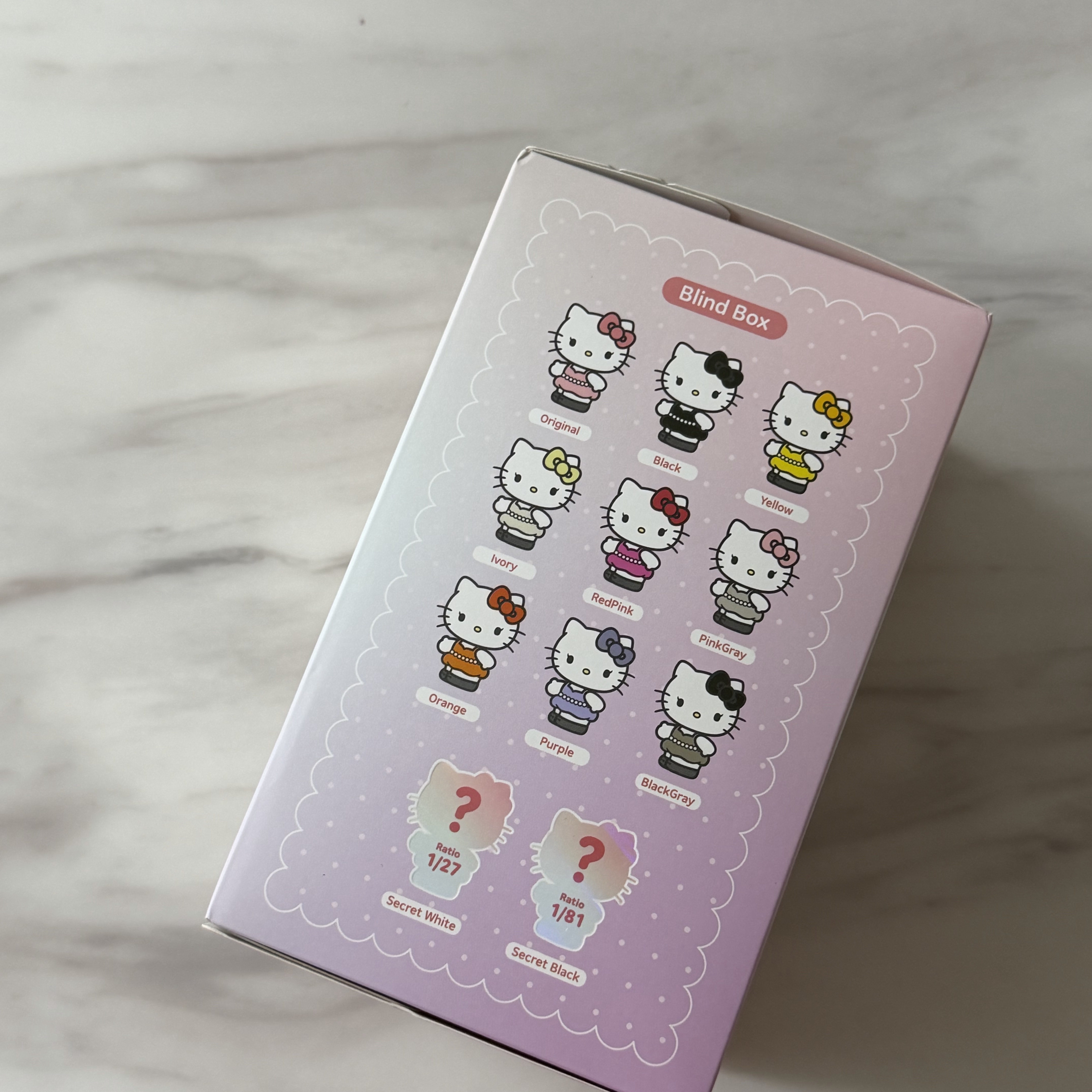 HELLO KITTY x JISOO Random Plush Keychain (1 Blind Box) 착용 스타일 - 2