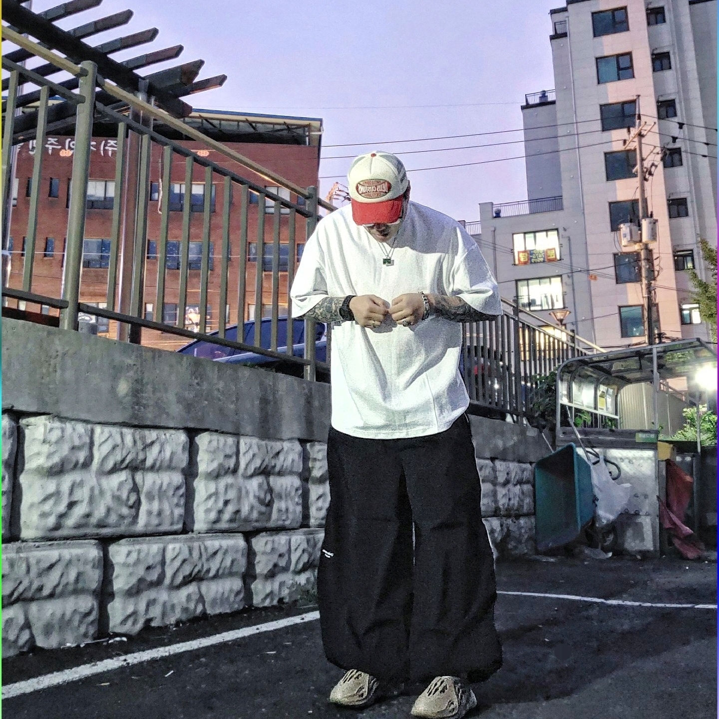 Undermycar Mu.126 Original Logo Piping Line Nylon Pants Black, Adidas Yeezy Foam RNNR Ochre 착용 스타일 - 1