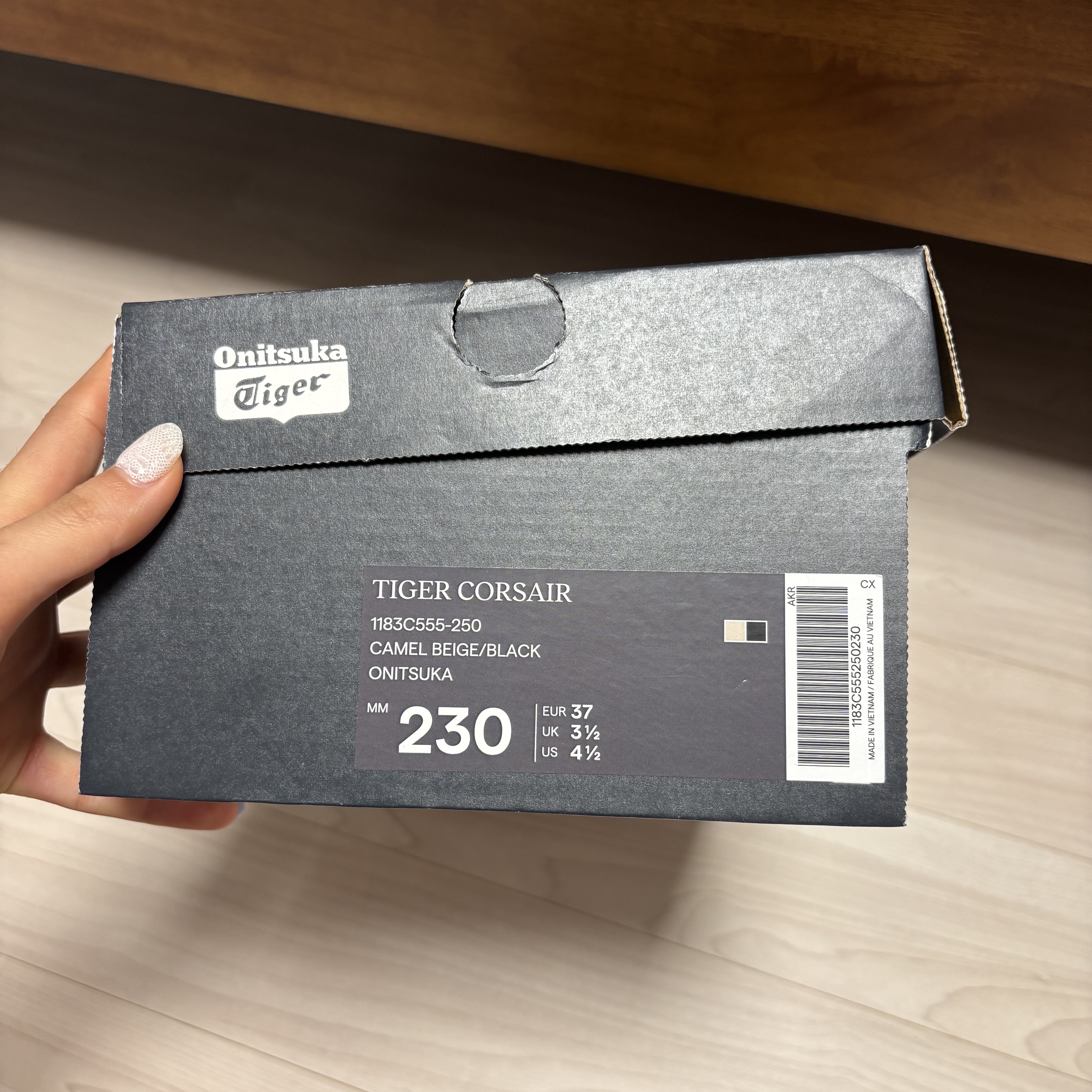 Onitsuka Tiger Tiger Corsair Camel Beige Black 착용 스타일 - 2