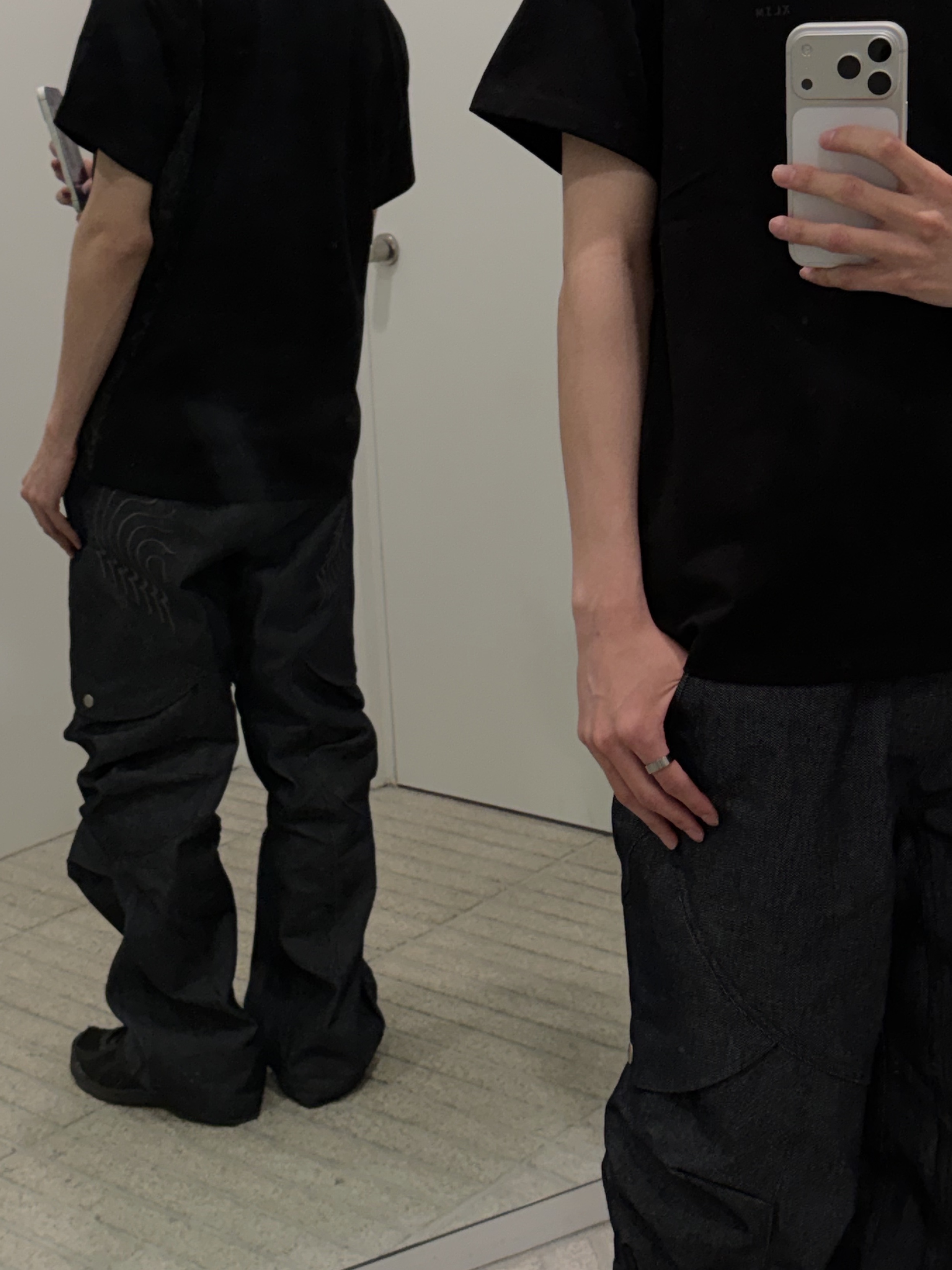 Xlim Ep.7/Sequence 01 T-Shirt Black, IGNOTA Core:14 Shell Cargo Pants Indigo 착용 스타일 - 4