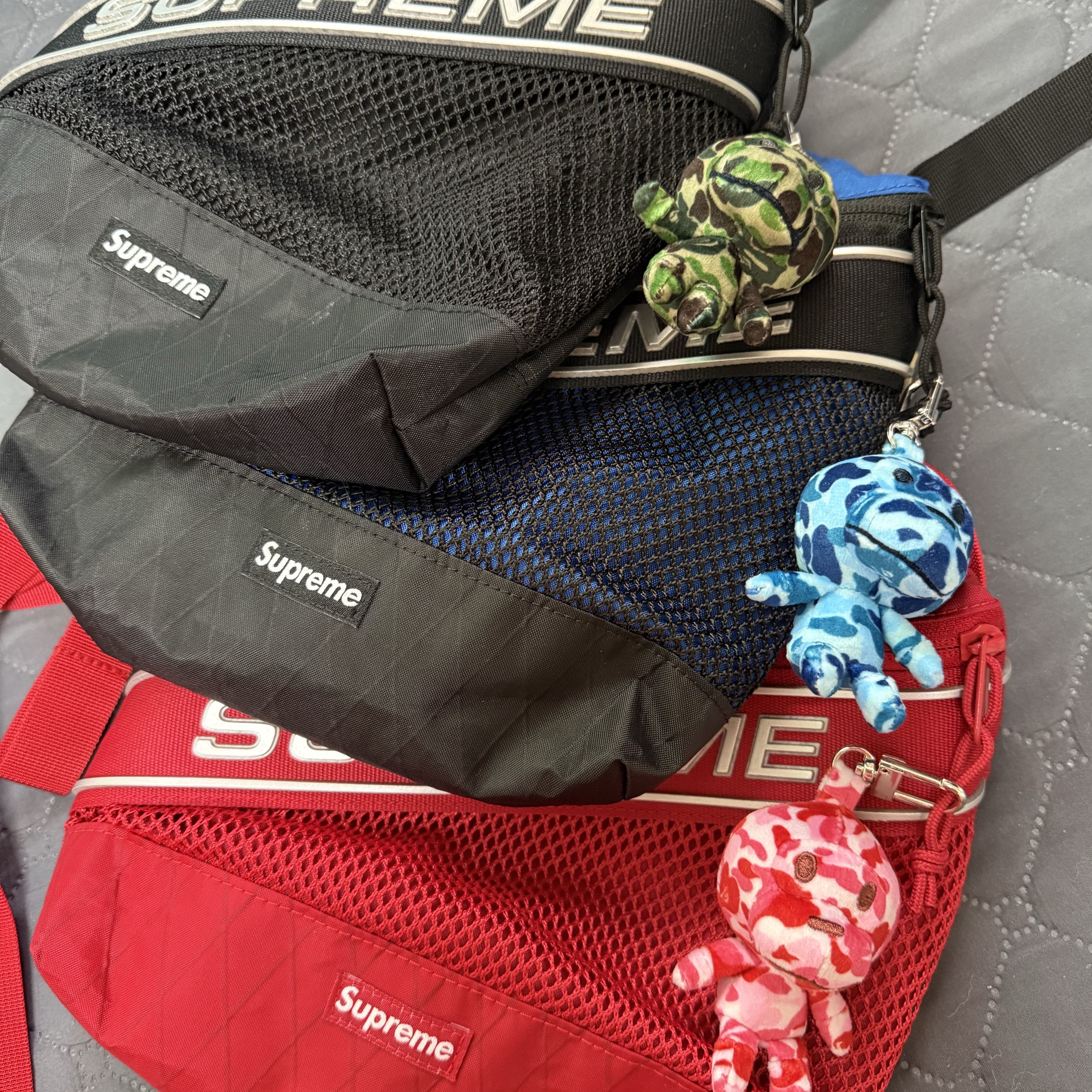 BAPE 186 ABC Camo Baby Milo Plush Doll Key Chain Green, Supreme Shoulder Bag Blue - 23FW 착용 스타일