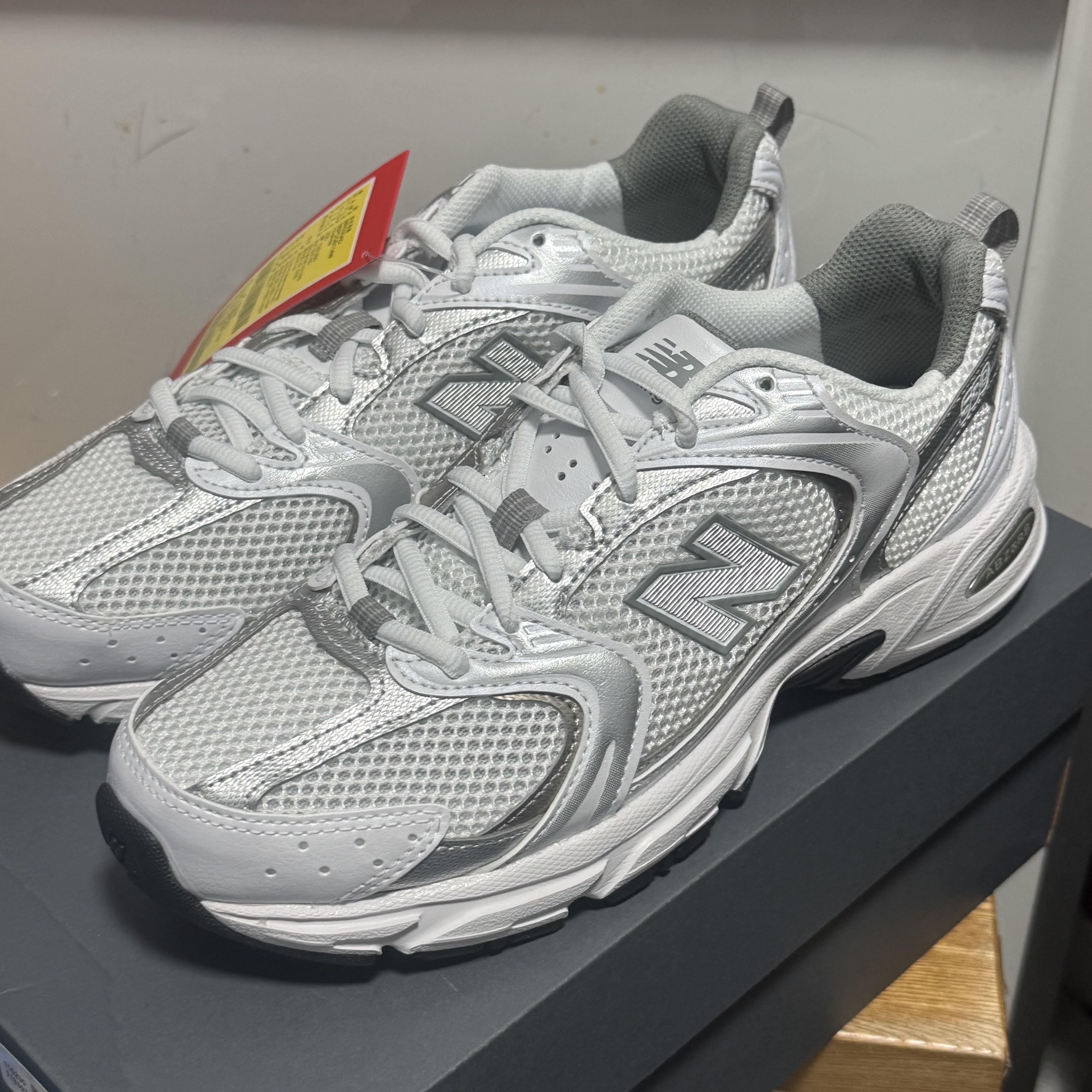 New Balance 530 White Silver 착용 스타일