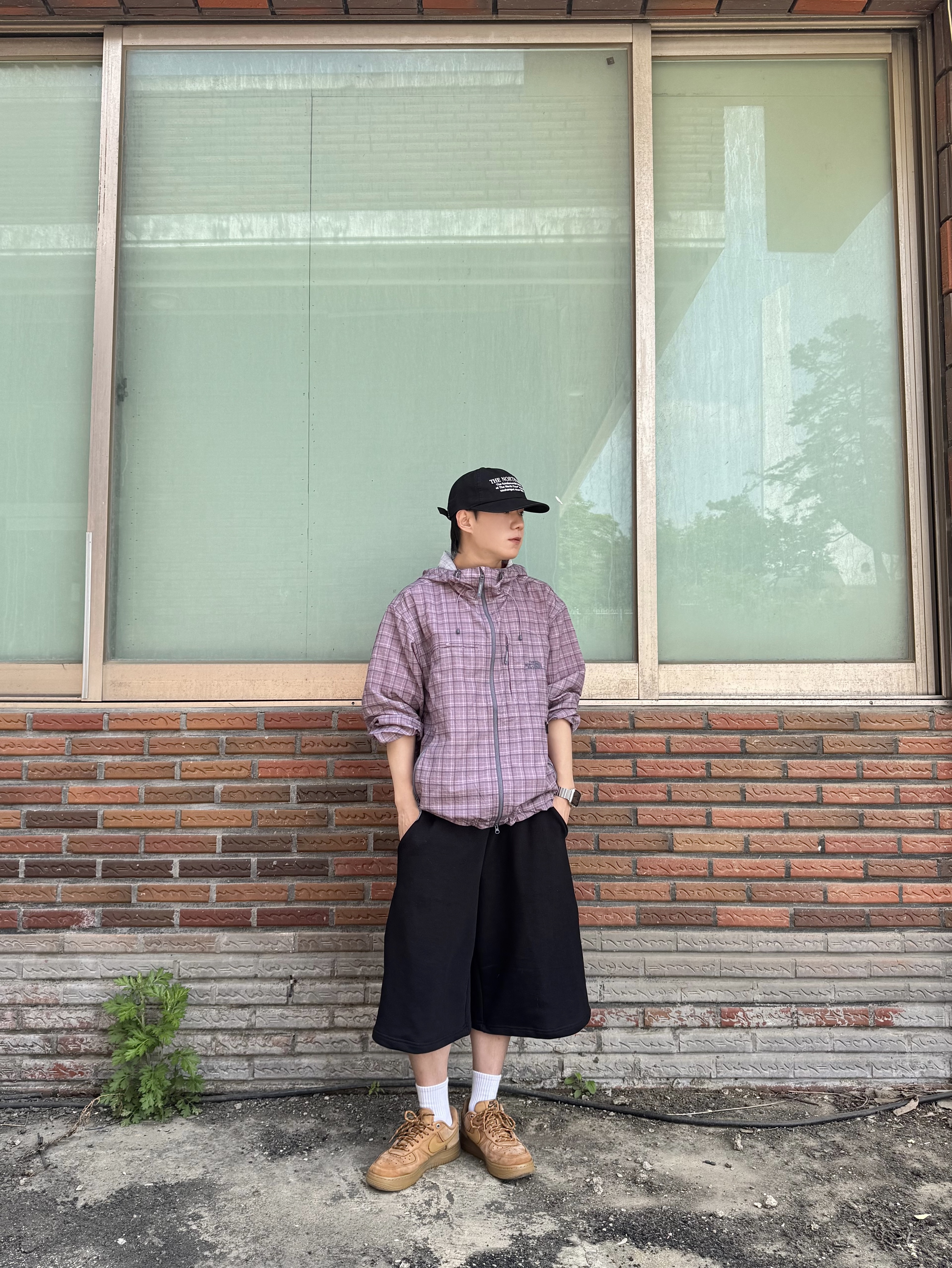 The North Face Novelty Daycamp Jacket Grayish Lilac - 26SS, The North Face Vintage Flat Cap Black - 26SS 착용 스타일 - 4