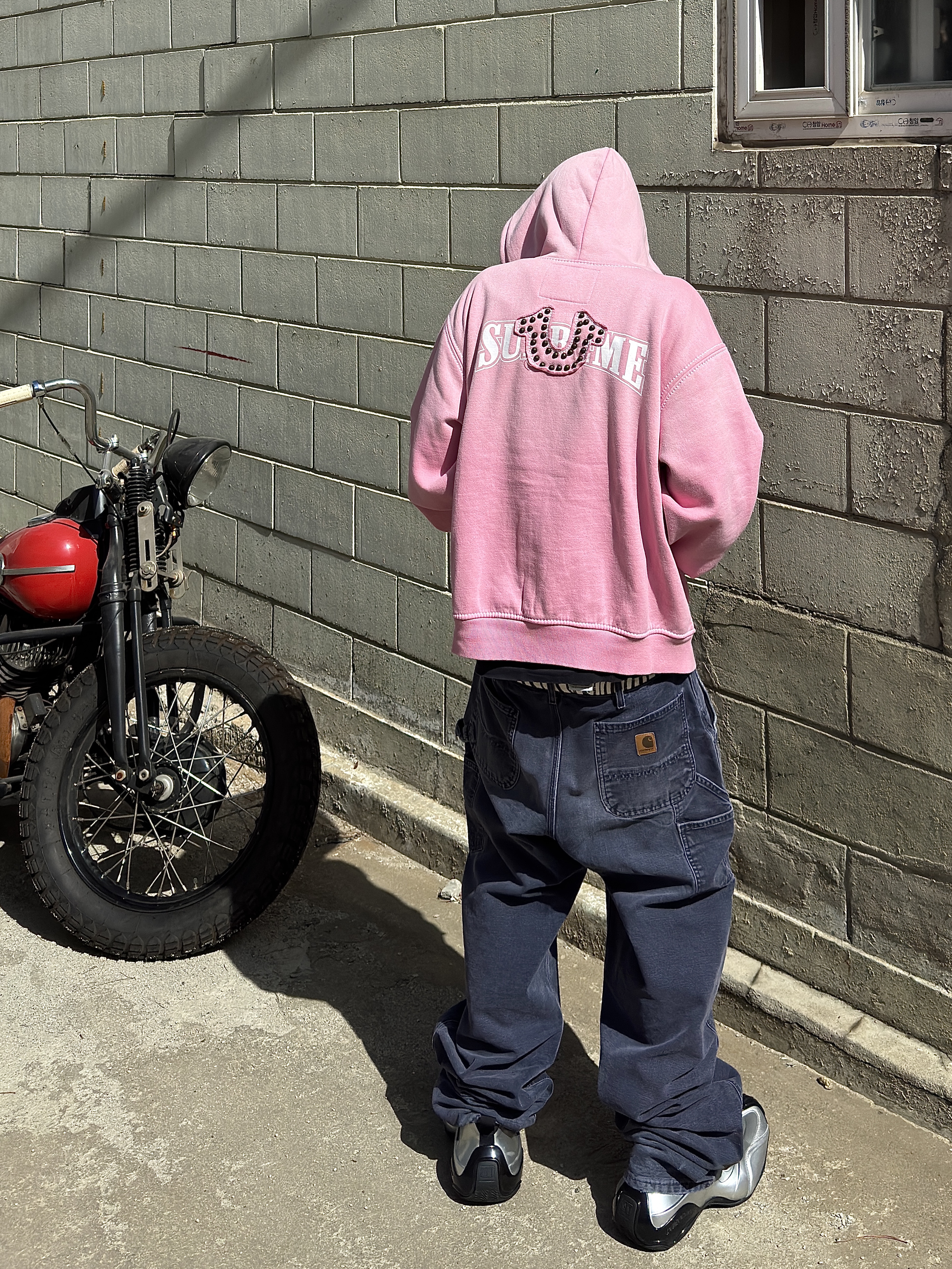Supreme x True Religion Zip Up Hooded Sweatshirt Pink - 25FW, Balenciaga Basketball Sneakers Silver Black 착용 스타일 - 1