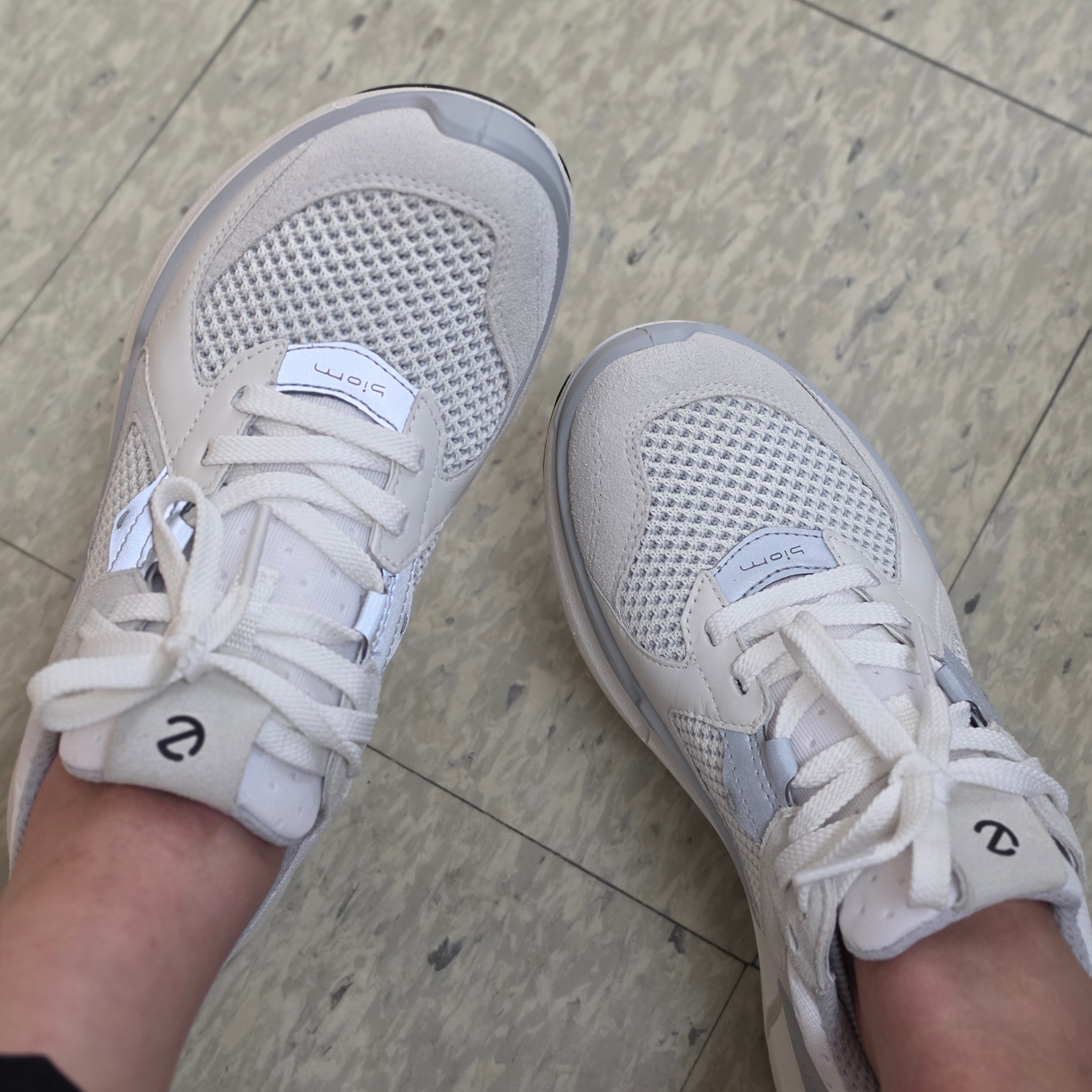 (W) Ecco Biom 2.2 Sneakers White 착용 스타일 - 1