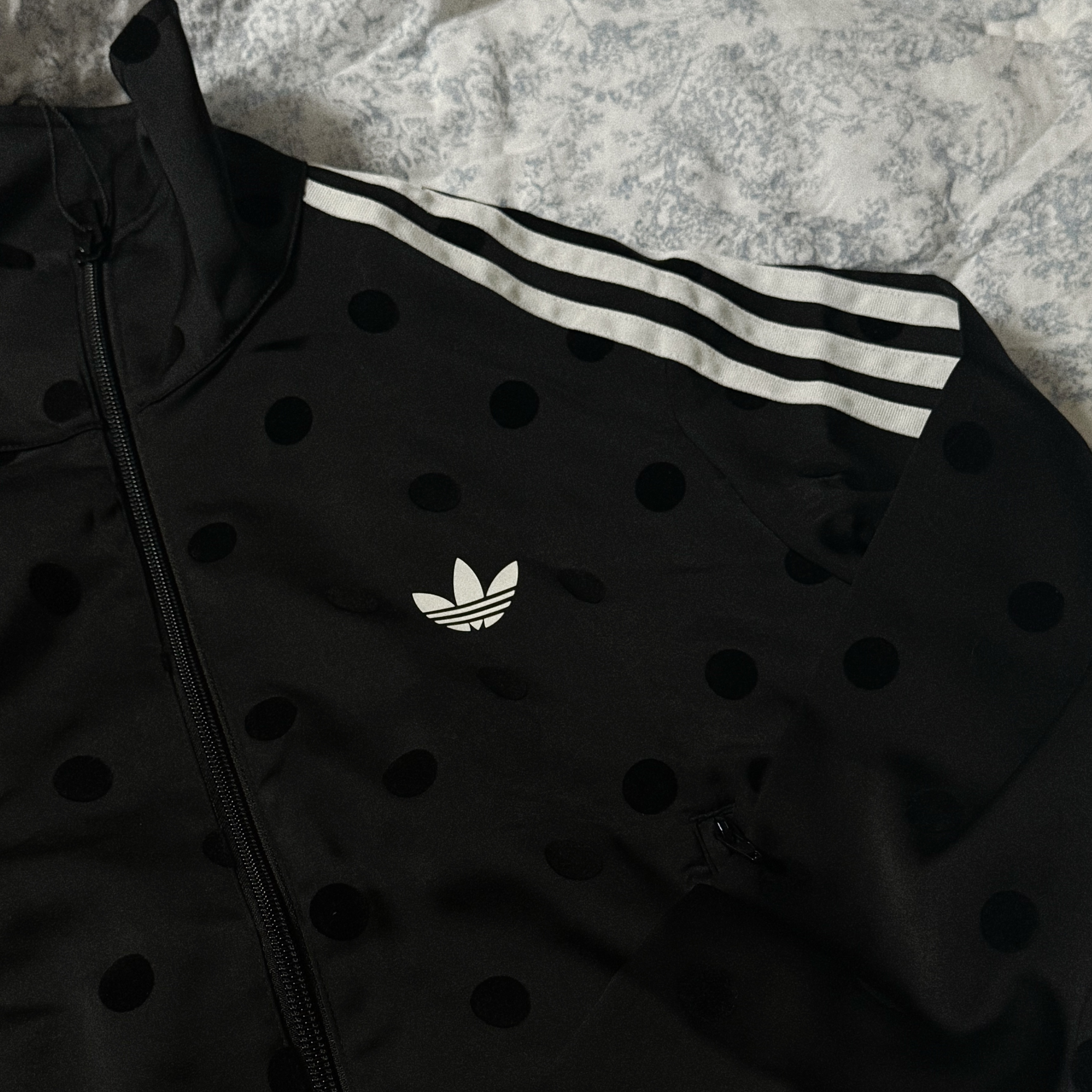 (W) Adidas Originals Satin Polka Dot Track Top Black - KR Sizing 착용 스타일 - 1