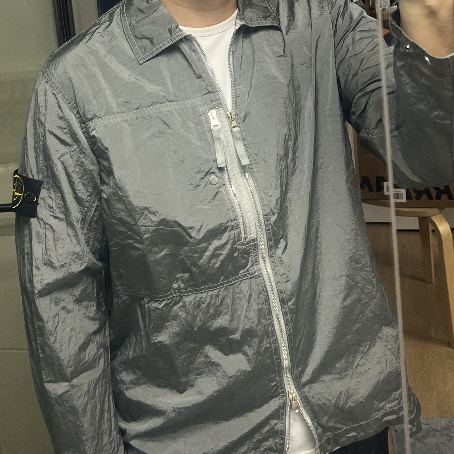 Stone Island 1200038 Nylon Metal In Econyl Regular-Fit Overshirt with Zip Pocket Pearl Grey - 26SS 착용 스타일 - 1