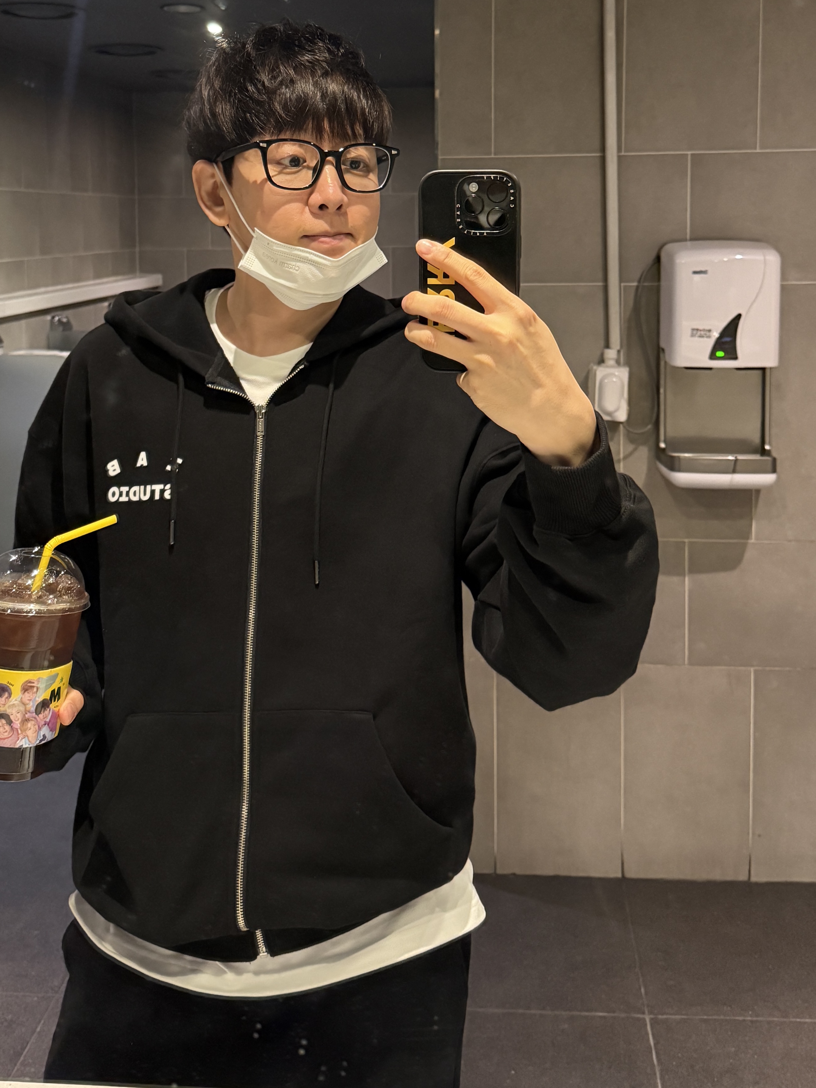 IAB Studio Zip-Up Hoodie Black - 26SS, GU x Engineered Garments Dry Kanoko Cross Neck T-Shirt White 착용 스타일 - 1
