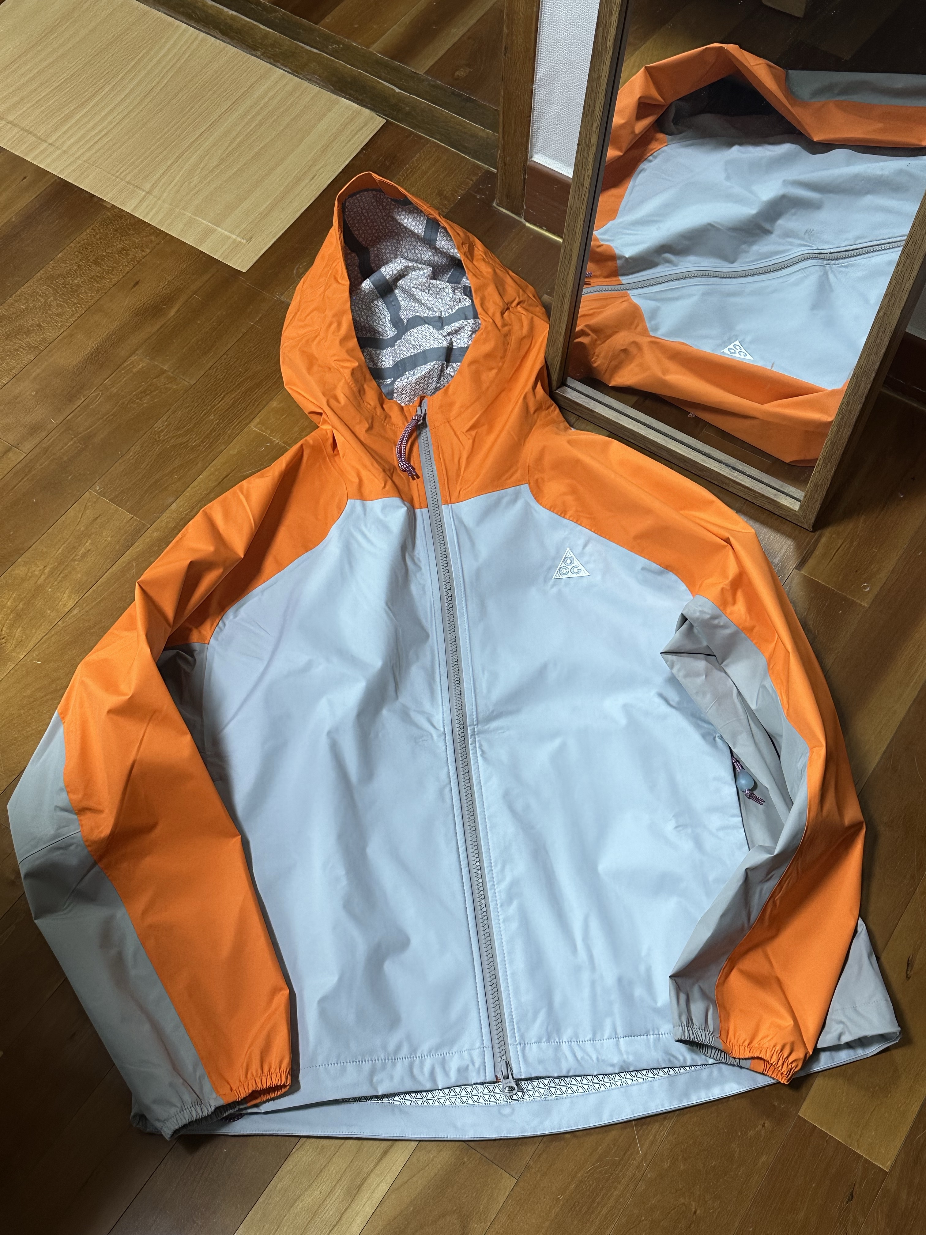 (W) Nike ACG Phantazma Storm-Fit ADV Jacket Safety Orange Grey Fog - Asia 착용 스타일
