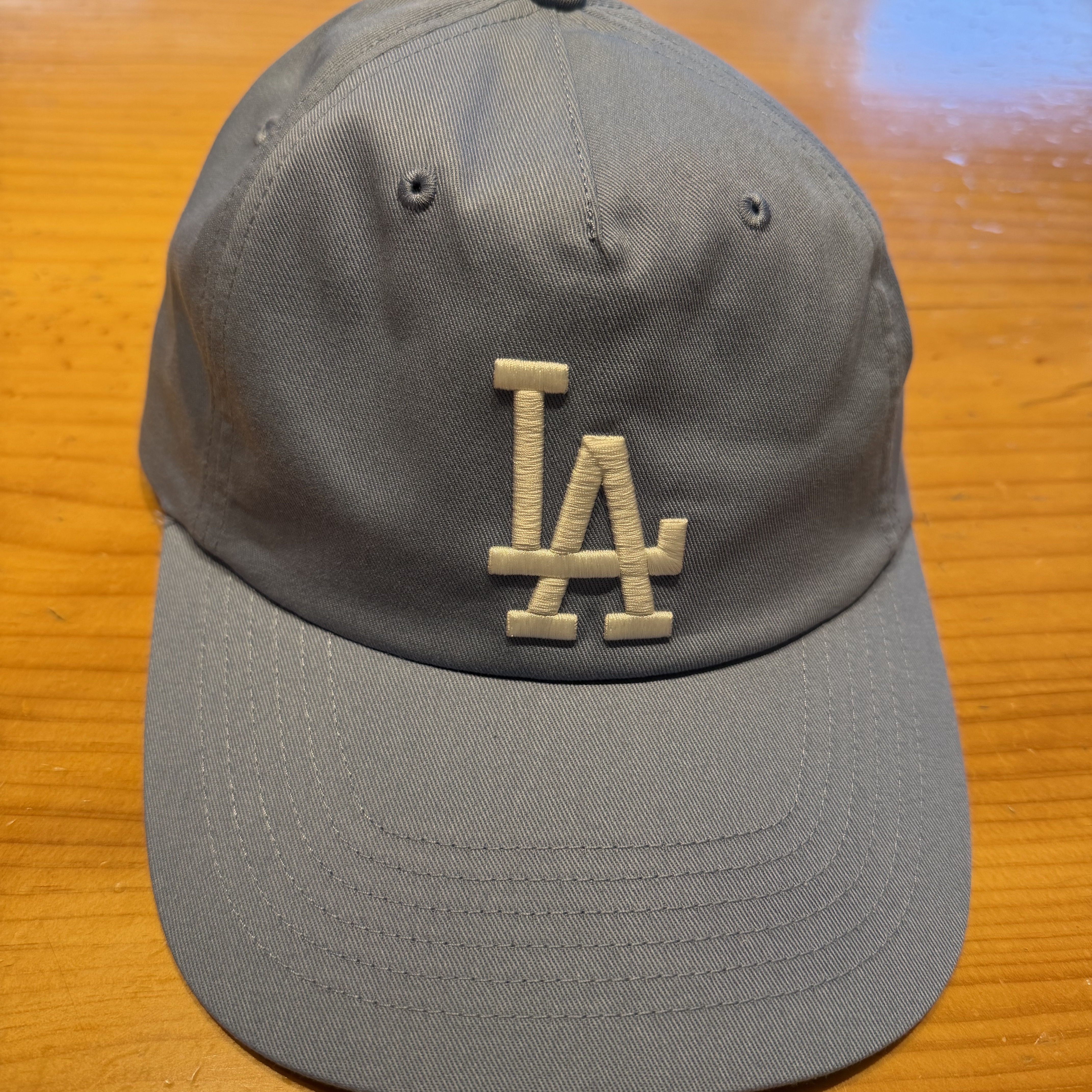 MLB Q Fit Unstructured Ball Cap LA Dodgers Light Blue 착용 스타일