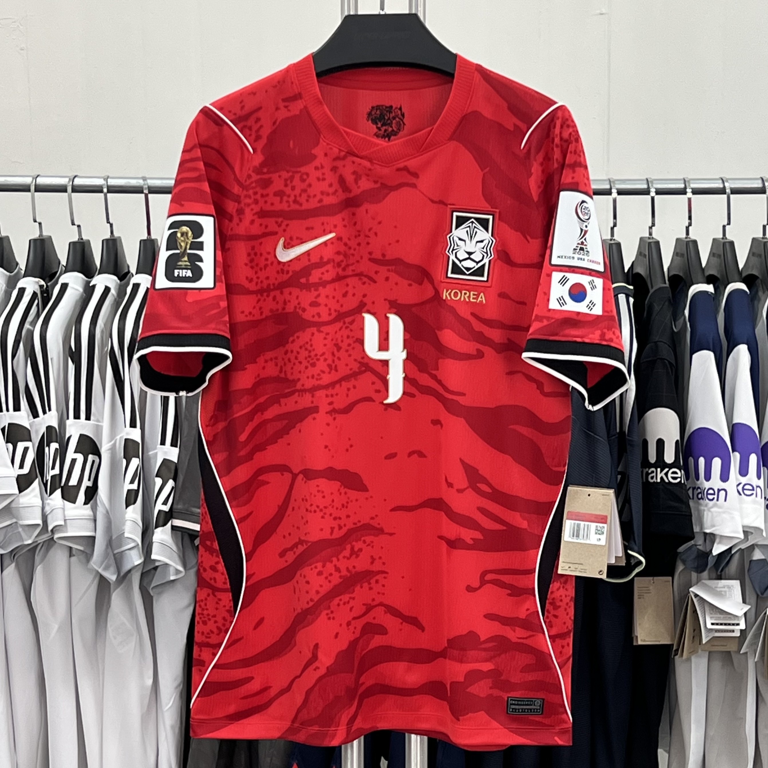Nike Korea 2026 Stadium Home Dri-Fit Soccer Replica Jersey Global Red Black (Non Marking Ver.), Nike Korea 2023/24 Dri-Fit Stadium Away Replica Jersey Black Pink Glow - Asia (Non Marking Ver.) 착용 스타일 - 2