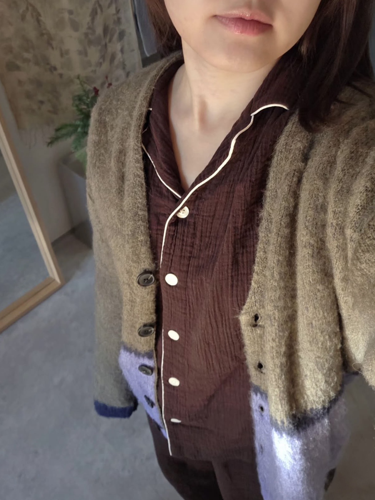 GONHEE LAY KNIT CARDIGAN_Khaki 착용 스타일 - 2