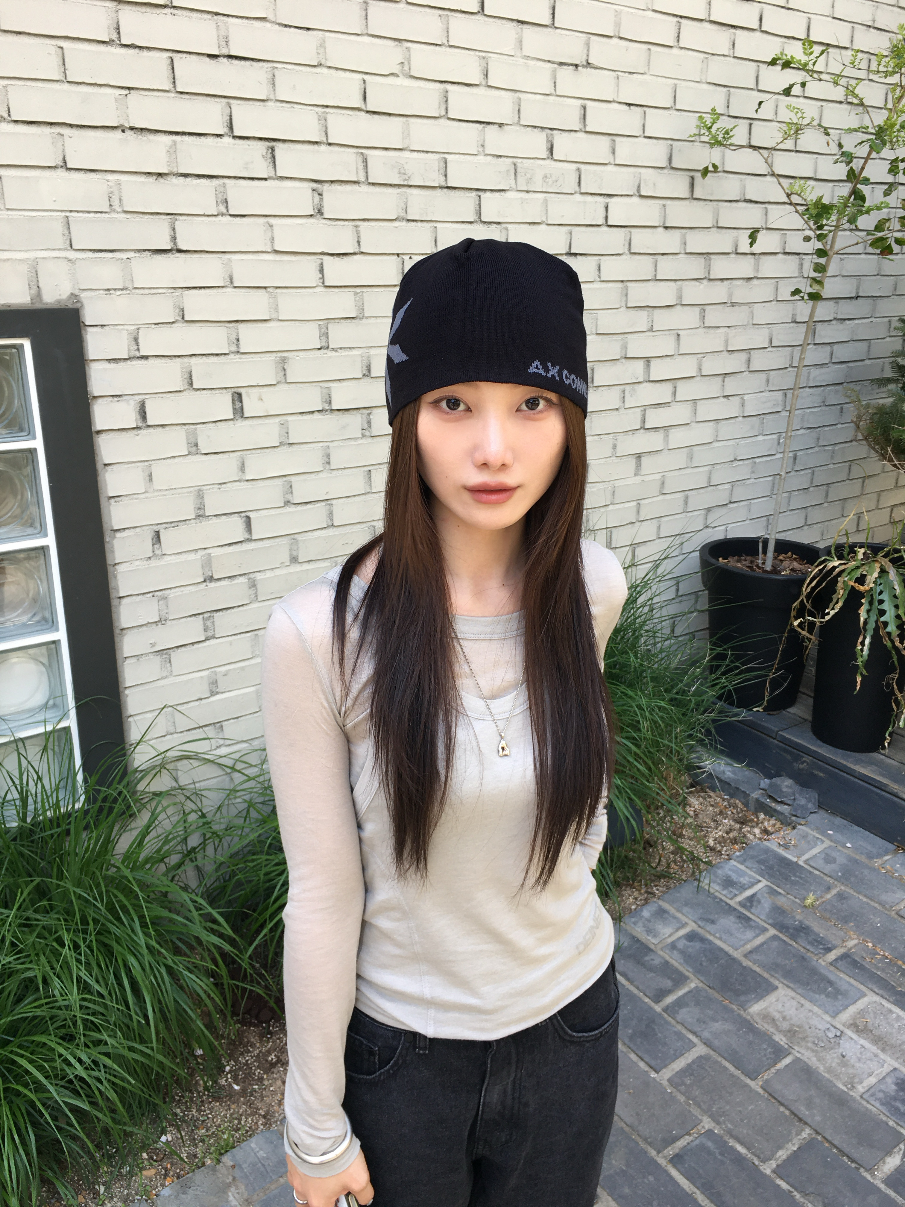 AX CONNECTION Compass Logo Beanie (Lightweight) 착용 스타일 - 3