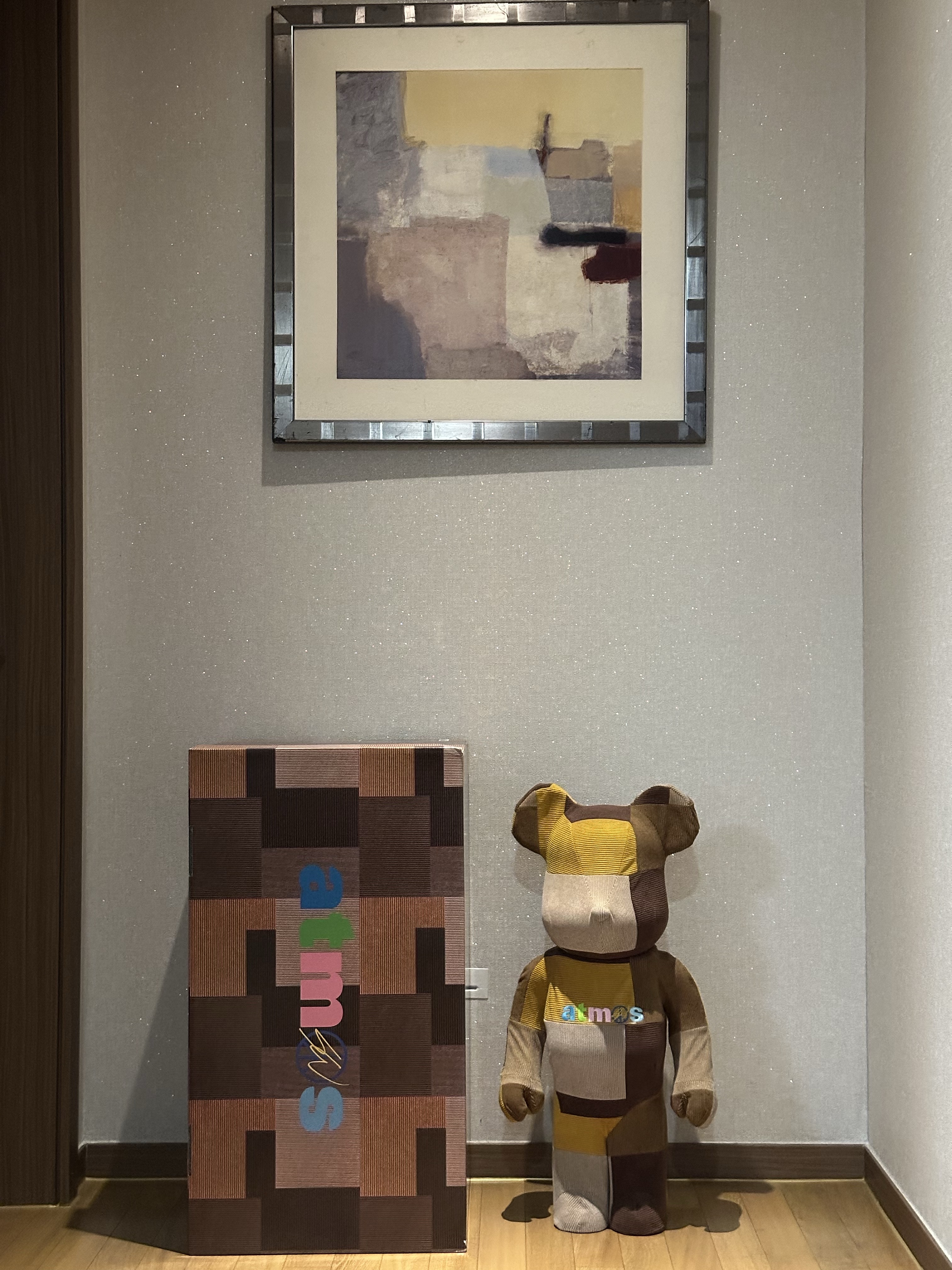 Bearbrick x MoMA Salvador Dali The Persistence of Memory 1000%, Bearbrick x MoMA Salvador Dali The Persistence of Memory 100% & 400% Set 착용 스타일 - 4
