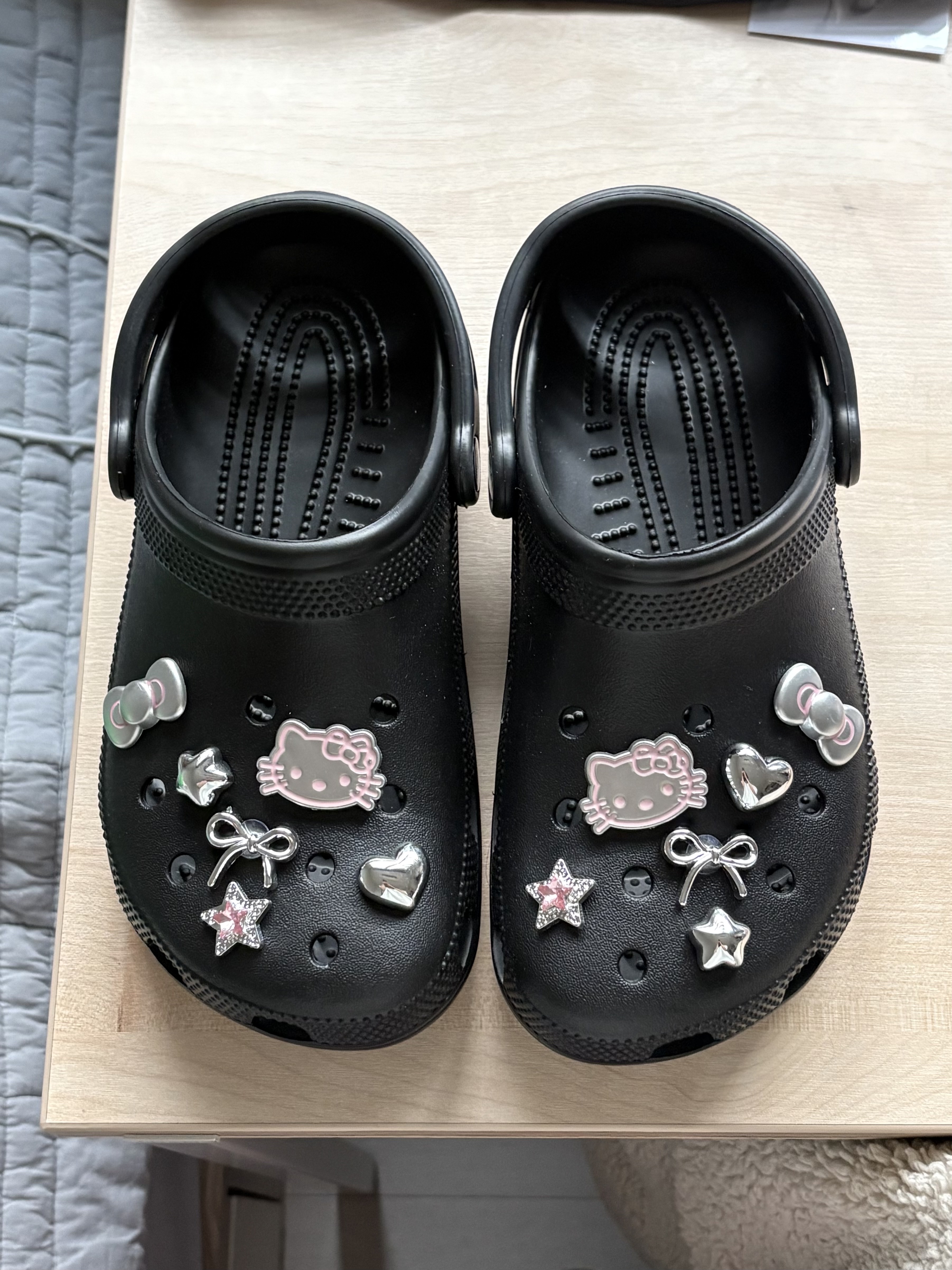 Crocs Classic Clog Black 착용 스타일 - 2