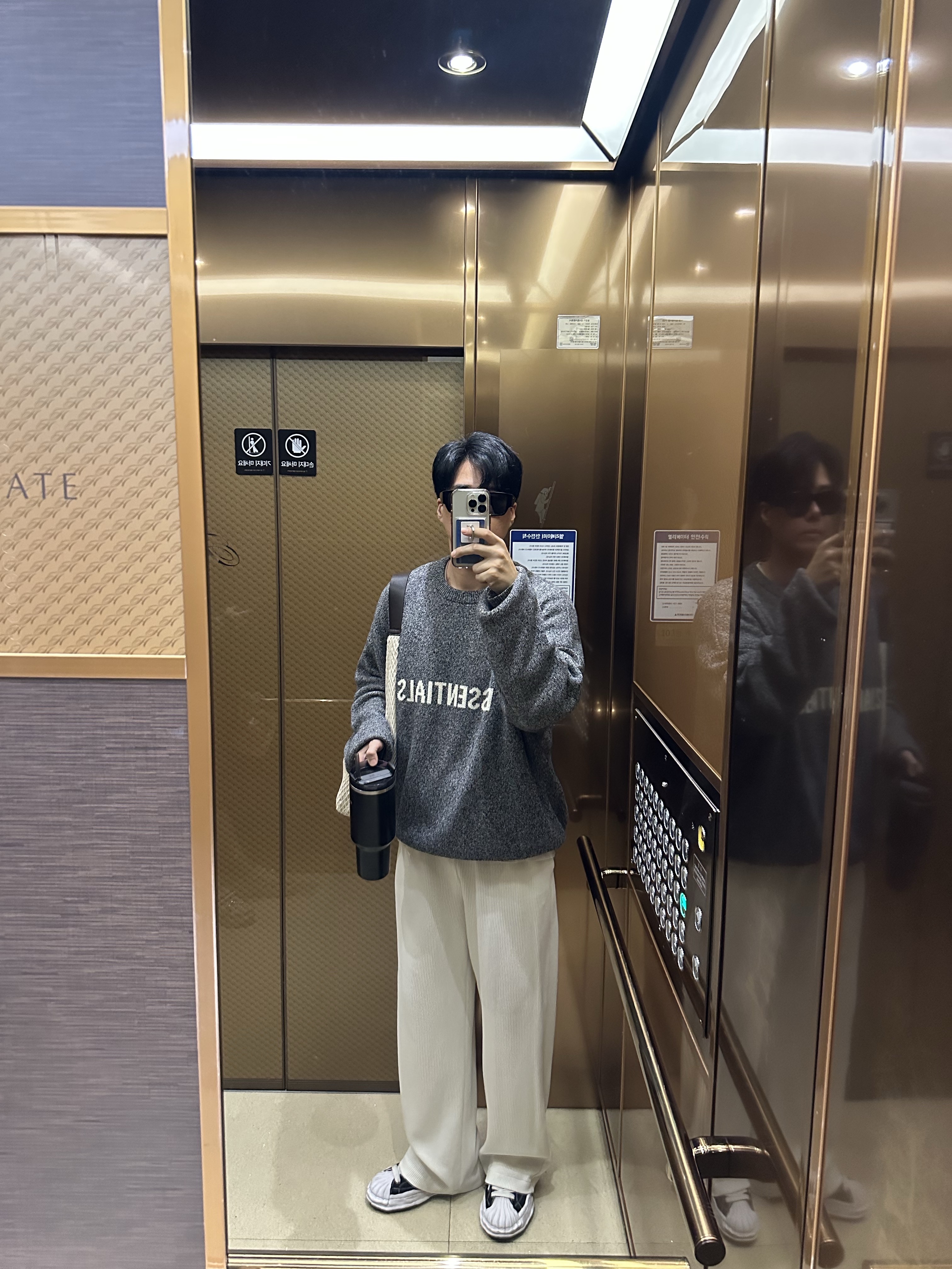 Essentials Knit Sweater Grey Melange - 20SS, Maison Mihara Yasuhiro Blakey OG Sole Canvas Low-top Sneakers Black White 착용 스타일