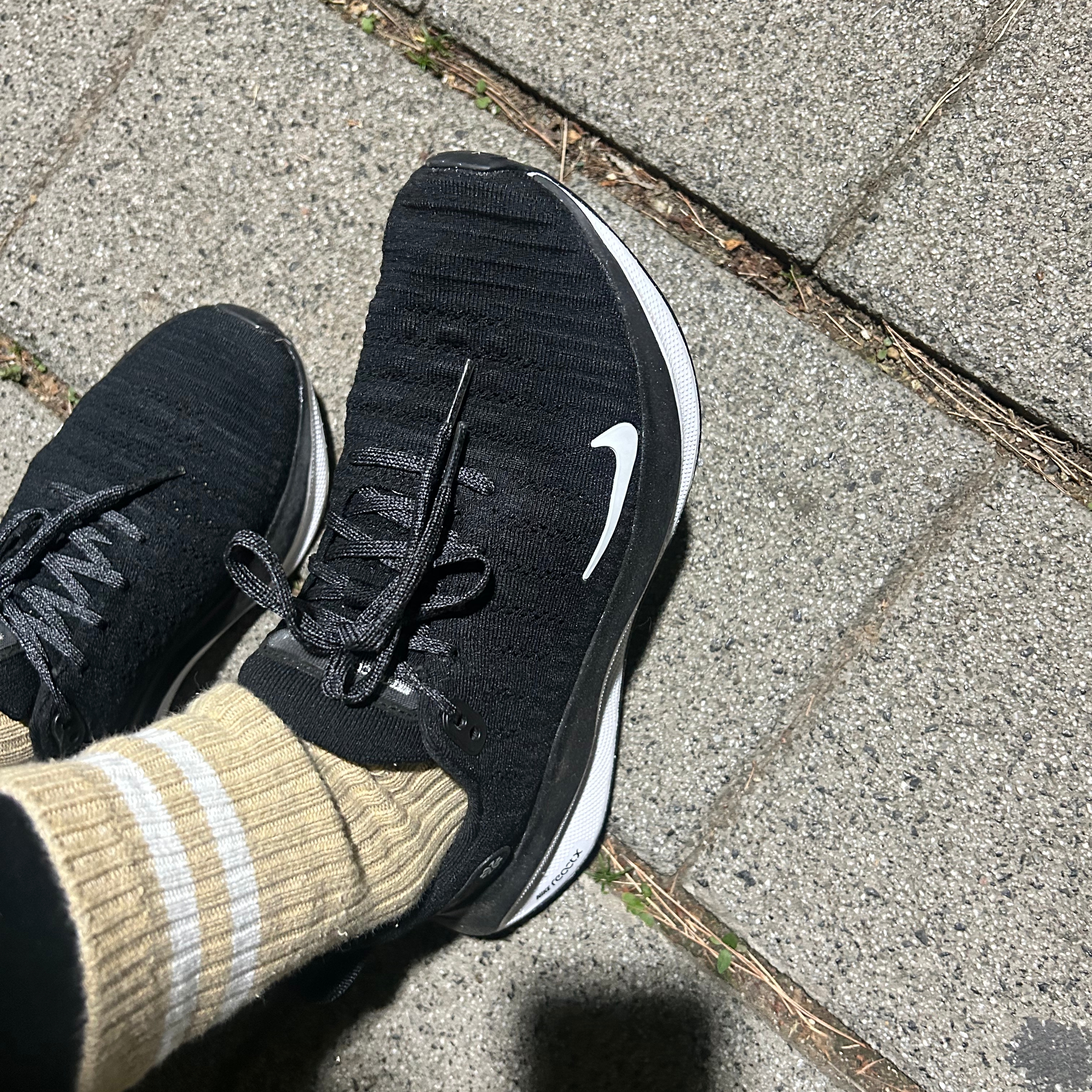 (W) Nike ReactX Infinity Run 4 Black White 착용 스타일