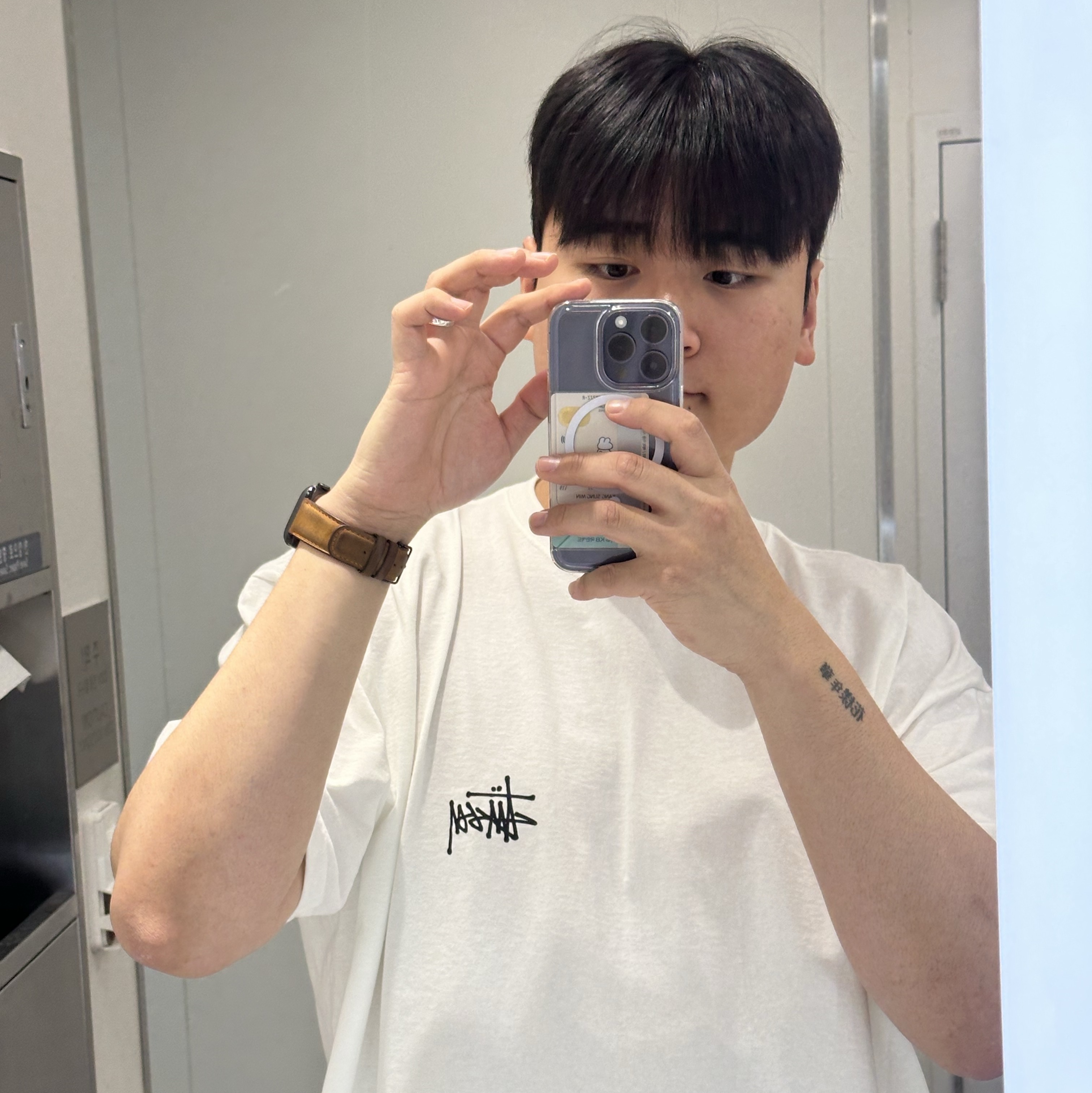Stussy Basic Stussy T-Shirt White 2024, 2025, Apple Watch Series SE 3rd 40mm GPS Midnight Aluminum Case with Sport Band S/M Midnight (Korean Ver.) 착용 스타일