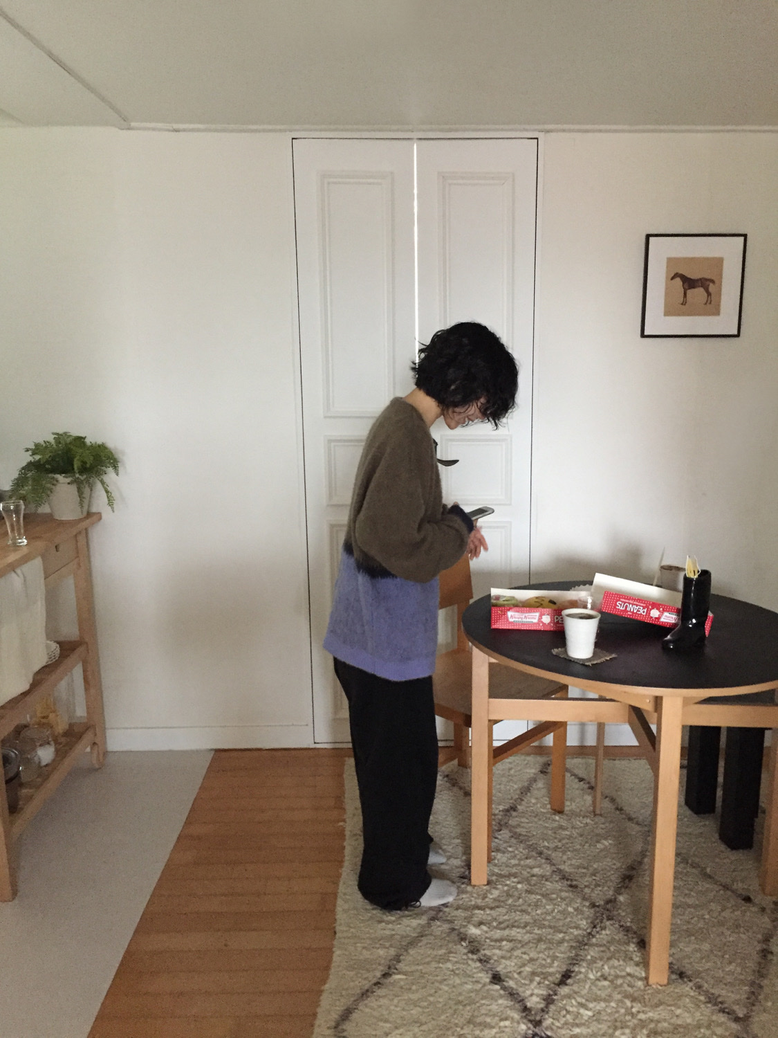 GONHEE LAY KNIT CARDIGAN_Khaki 착용 스타일