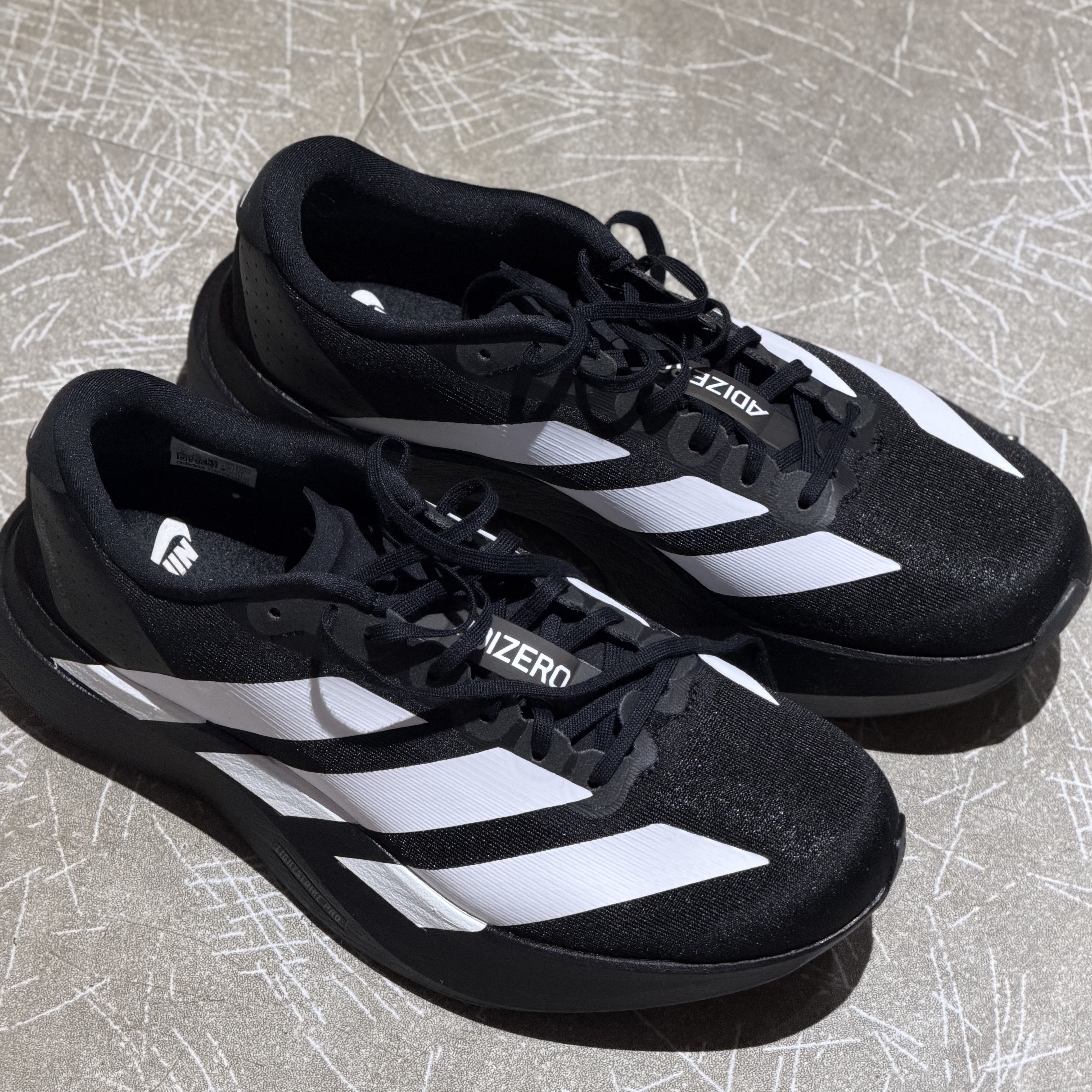 Adidas Adizero EVO SL Core Black Cloud White 착용 스타일 - 2