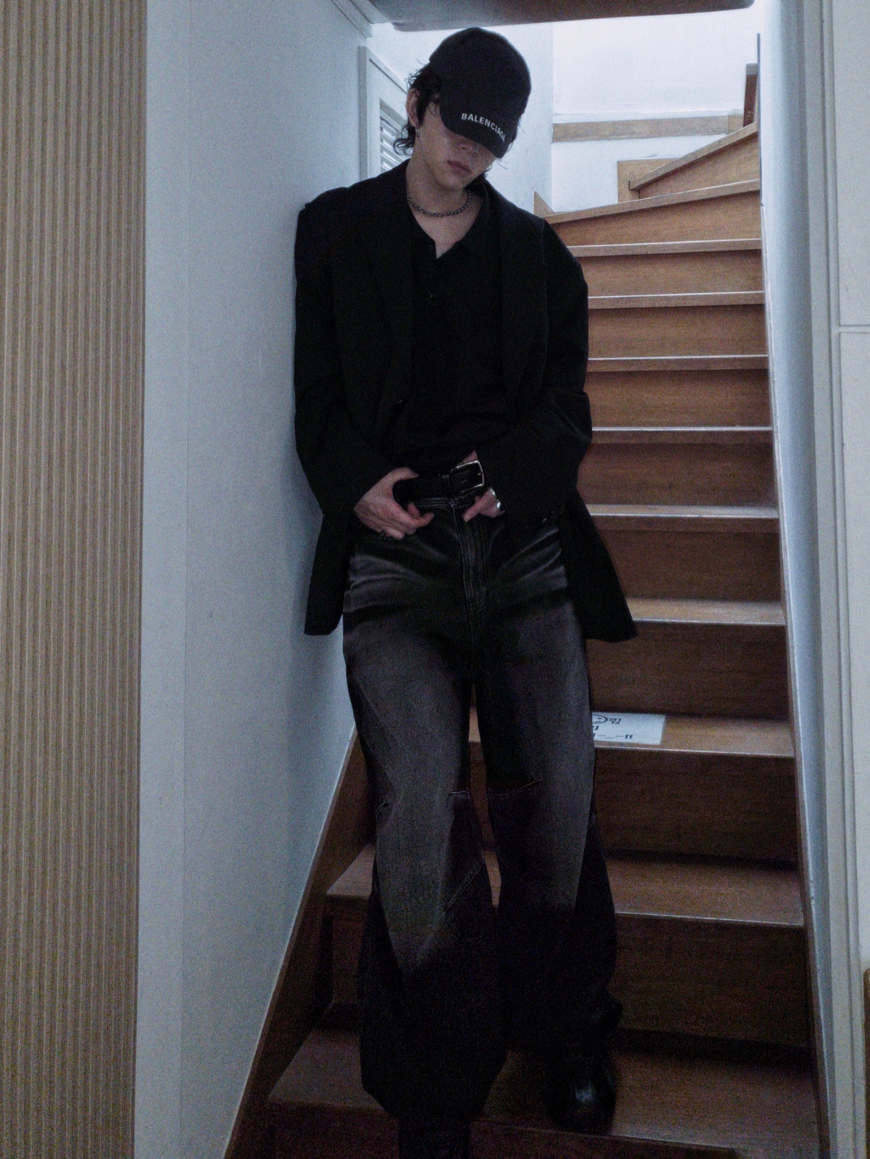 BLR Embossed Wave Washing Wide Denim Pants Black 착용 스타일