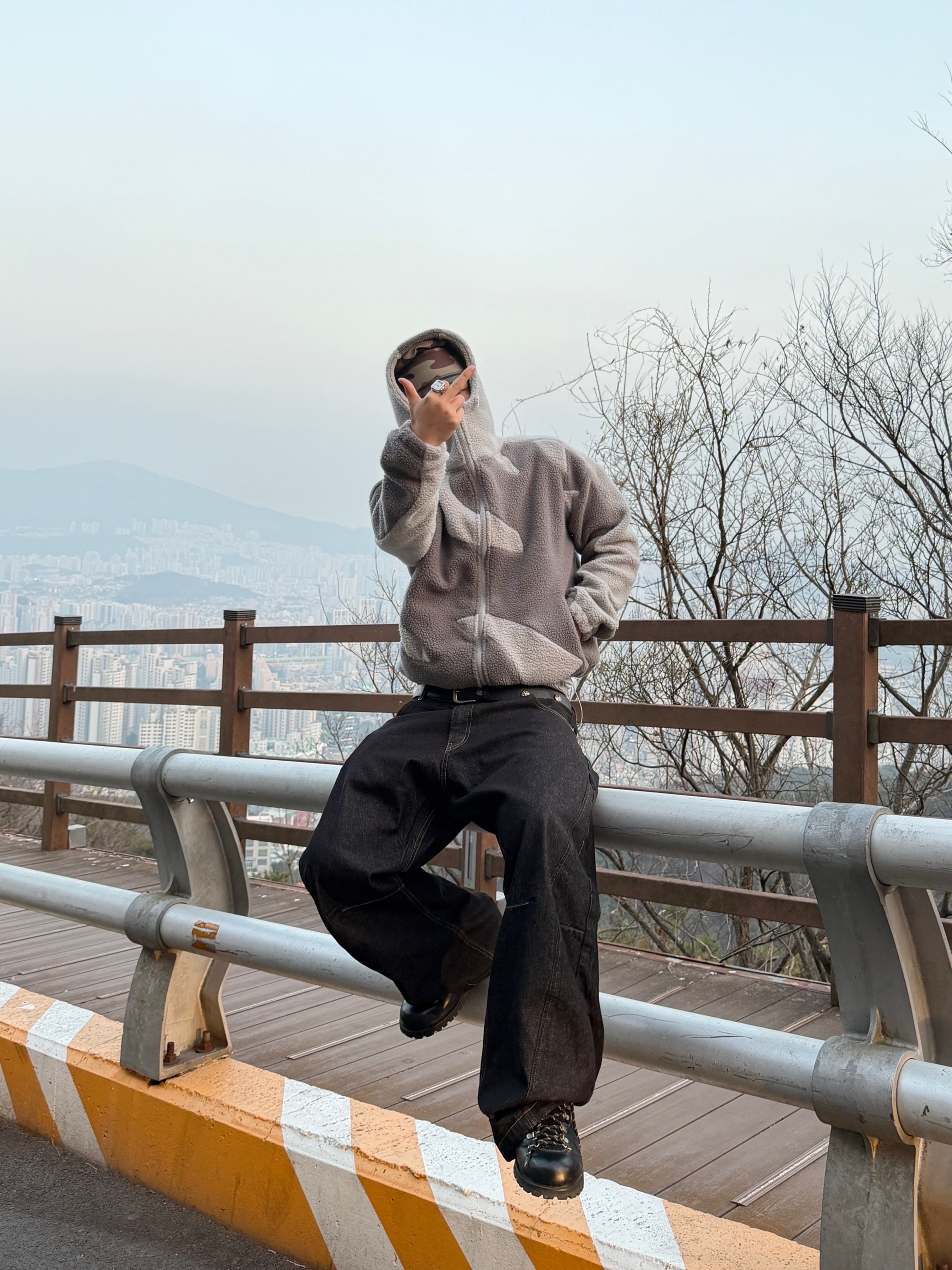 Romantic Move Oat Mountain Oil Black 착용 스타일 - 3