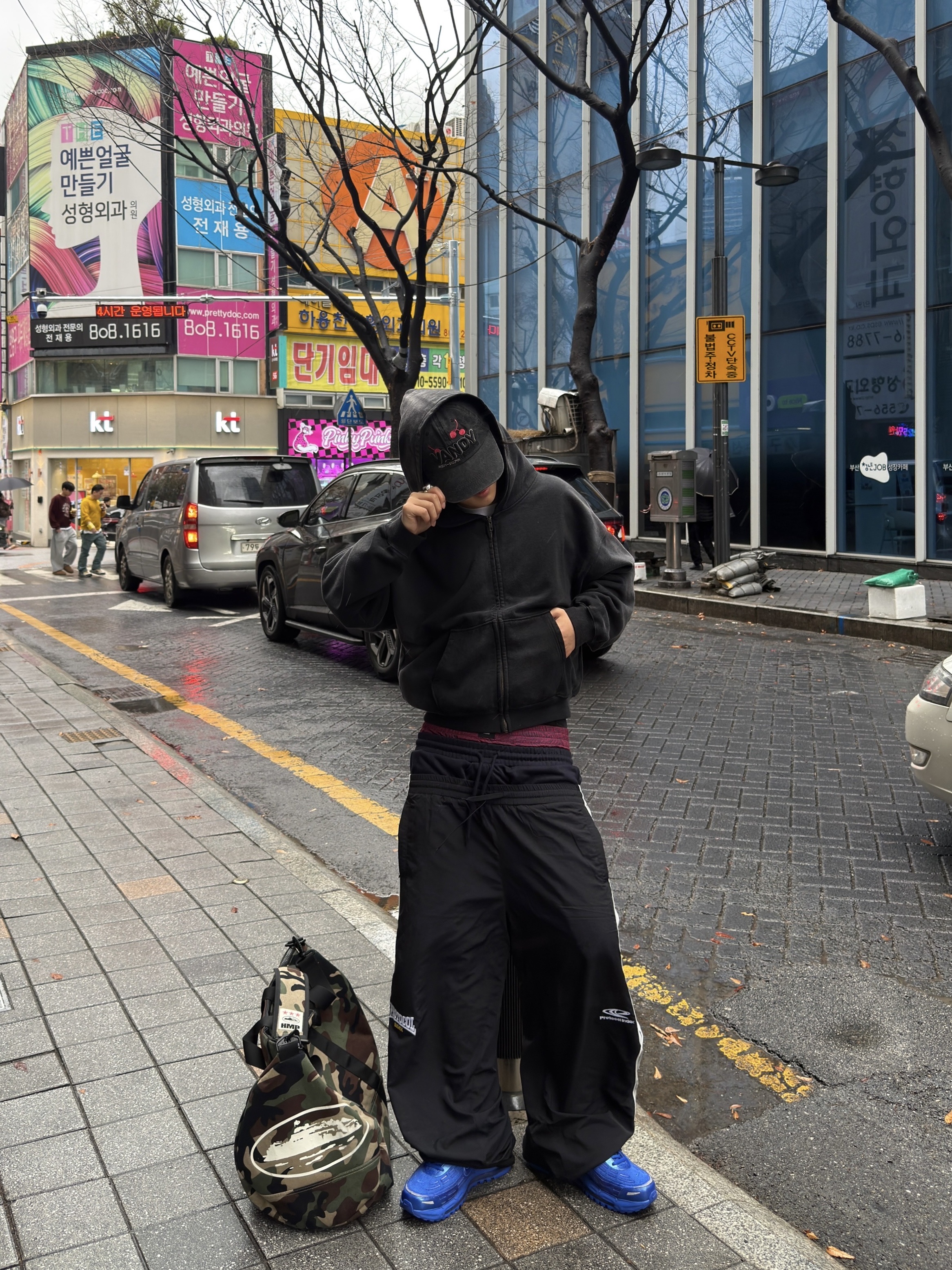Protocol Index 3 Layered Track Pants Black, Nike Air Max TL 2.5 Hyper Royal Metallic Silver 착용 스타일 - 1
