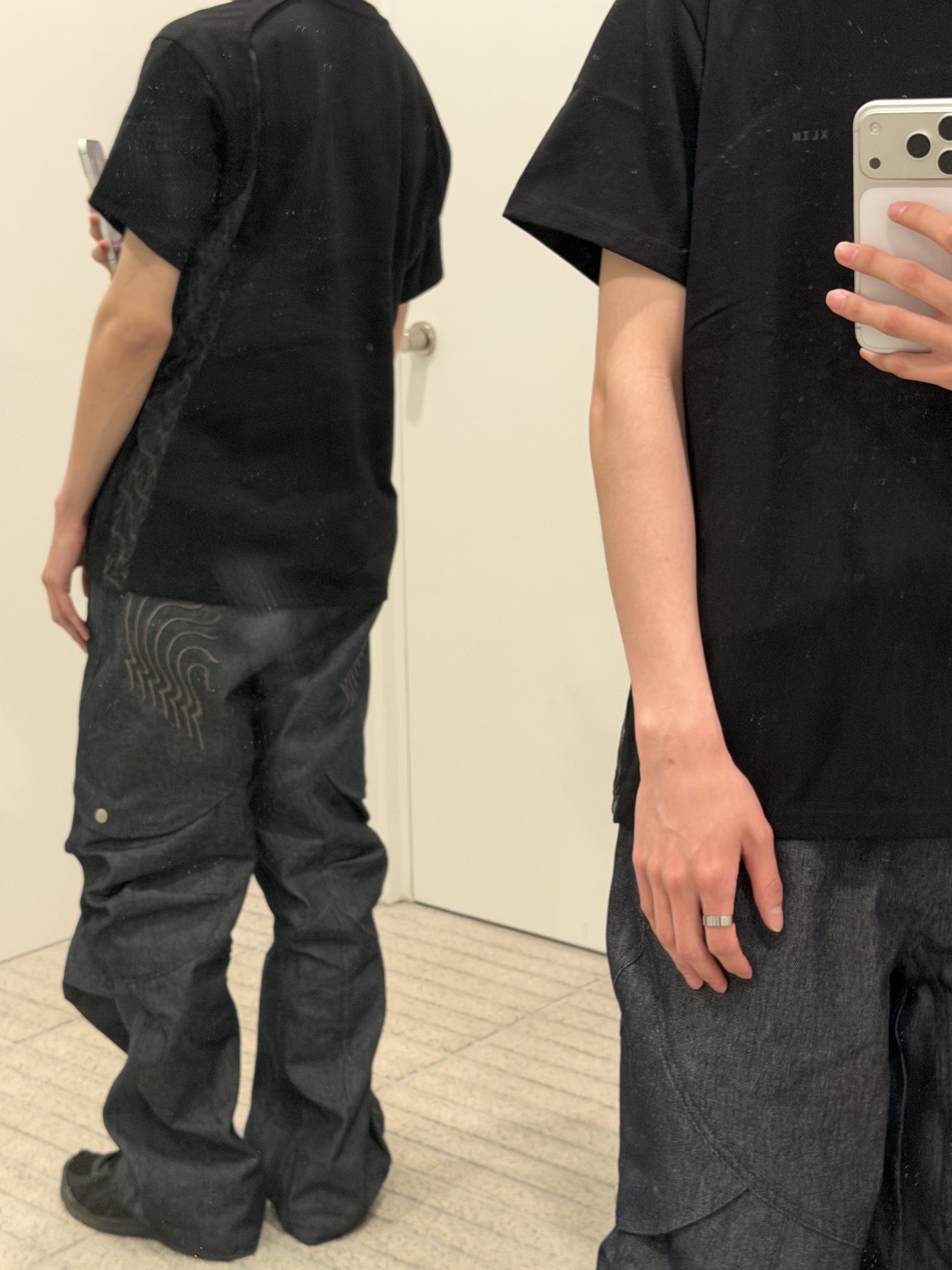 Xlim Ep.7/Sequence 01 T-Shirt Black, IGNOTA Core:14 Shell Cargo Pants Indigo 착용 스타일 - 3