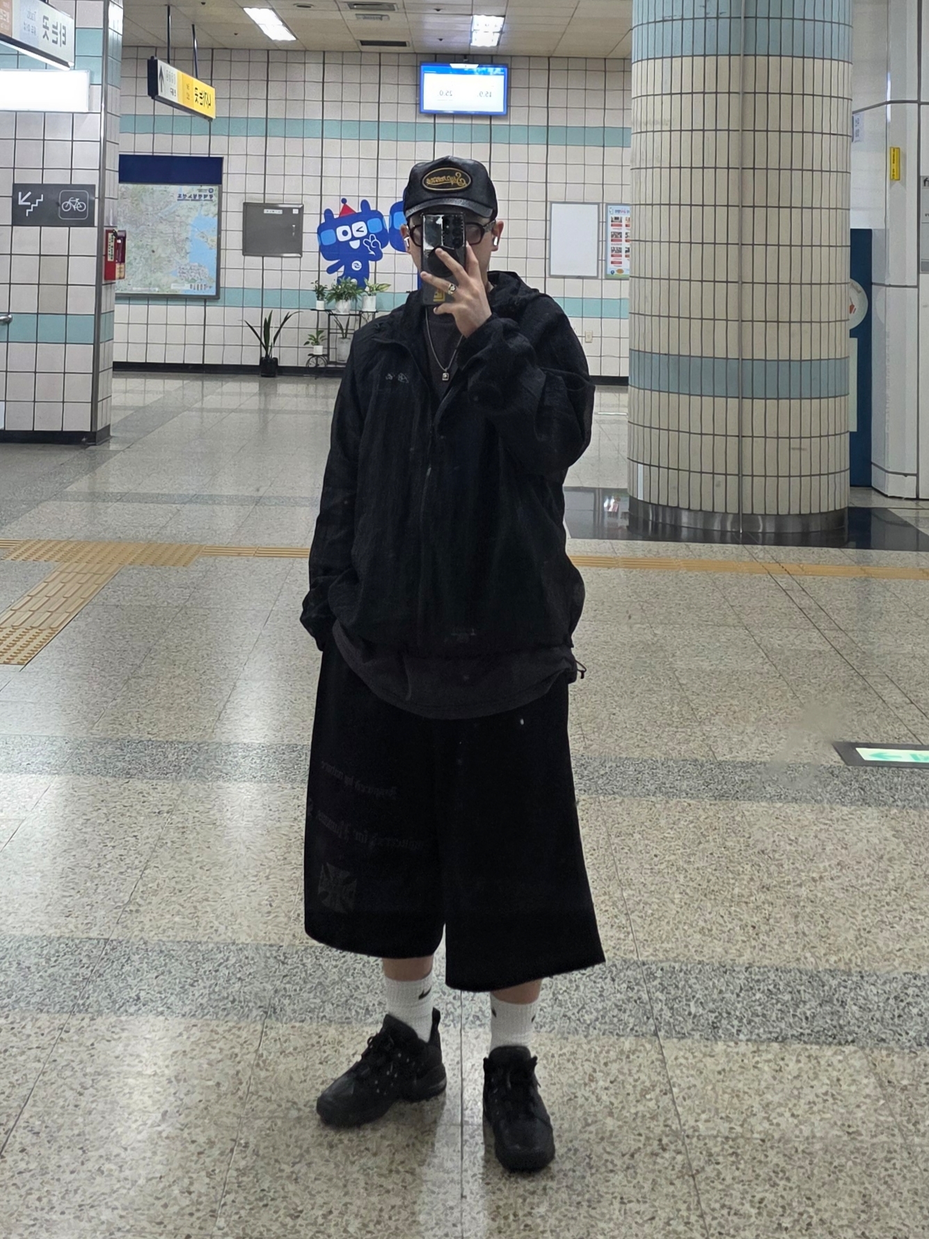 Stussy Beach Shell Transparent Ripstop Black, [KREAM 단독][예약 배송]  Sapiens Engineered Waffle Over Fit Shorts Black 착용 스타일 - 1