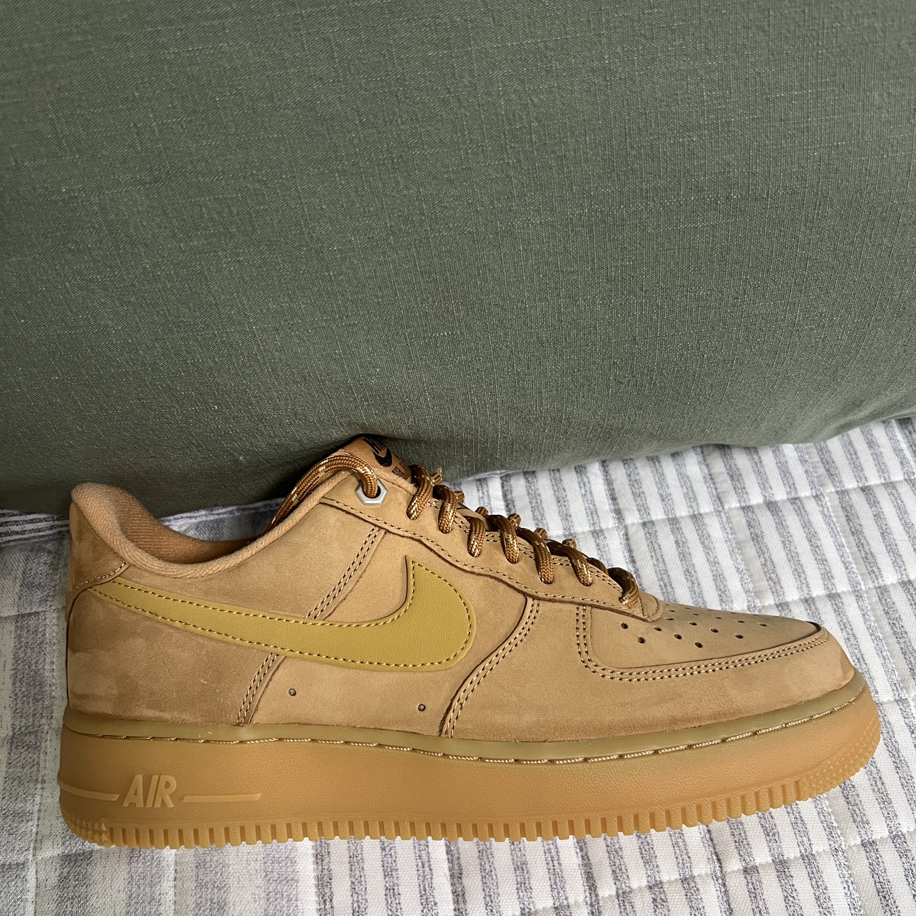 Nike Air Force 1 '07 WB Flax 착용 스타일
