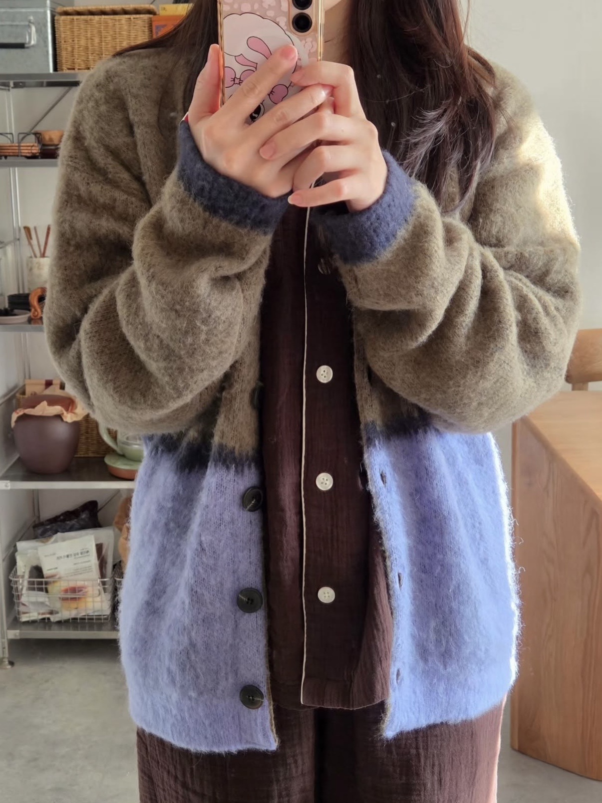 GONHEE LAY KNIT CARDIGAN_Khaki 착용 스타일 - 1