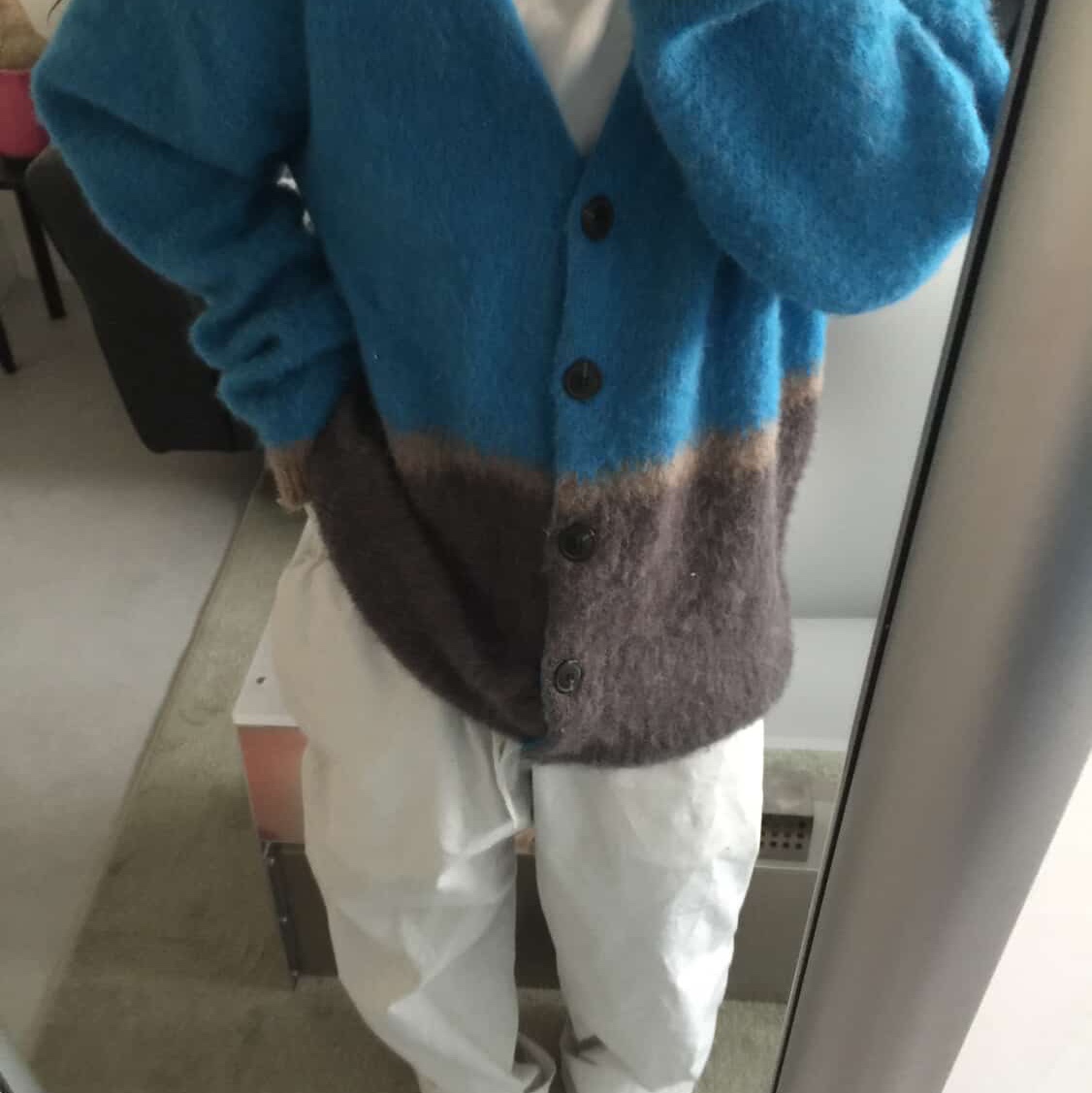 GONHEE LAY KNIT CARDIGAN_Blue 착용 스타일 - 2