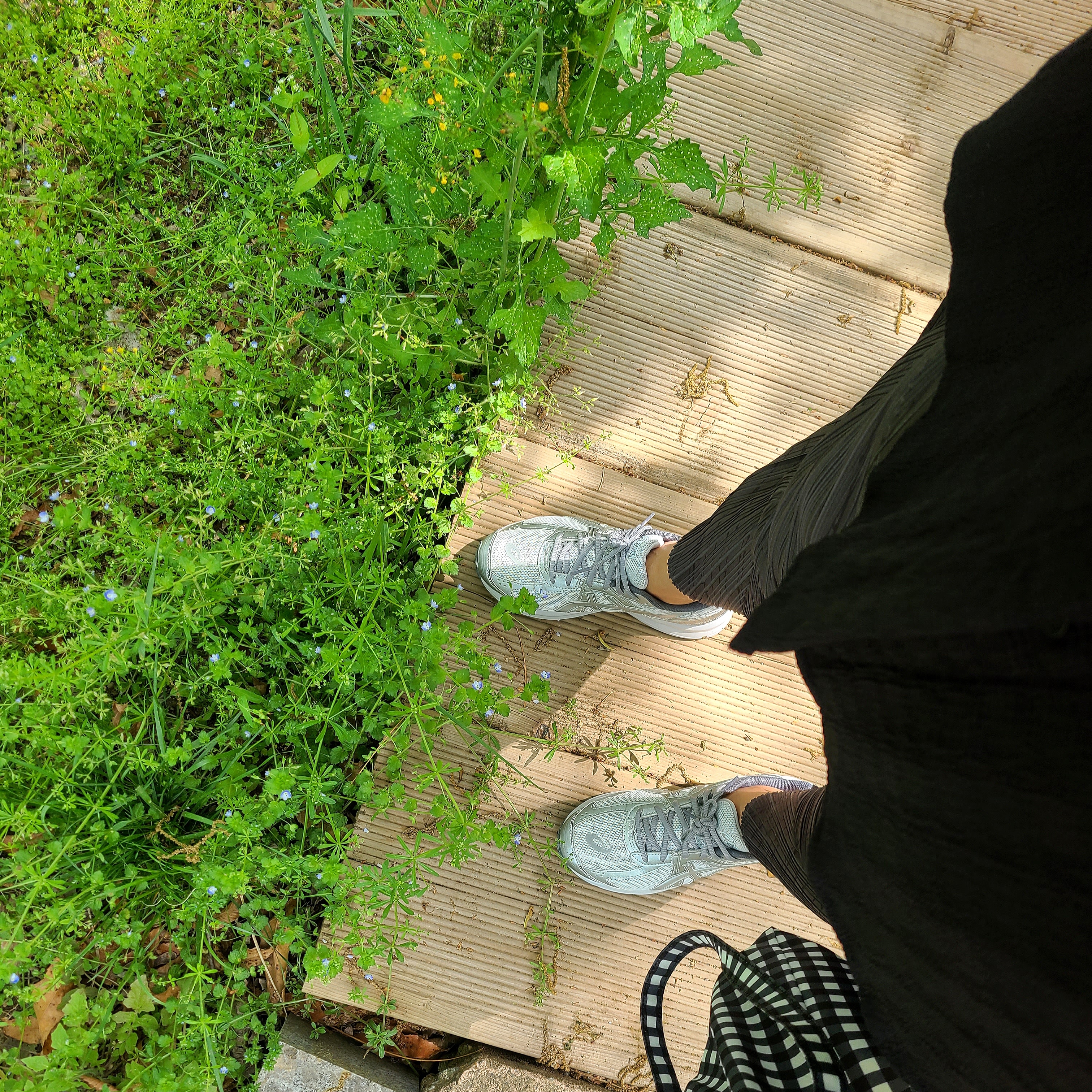 Asics Jog 100 S SMU Glacier Grey Pure Silver - 2E Wide 착용 스타일 - 2