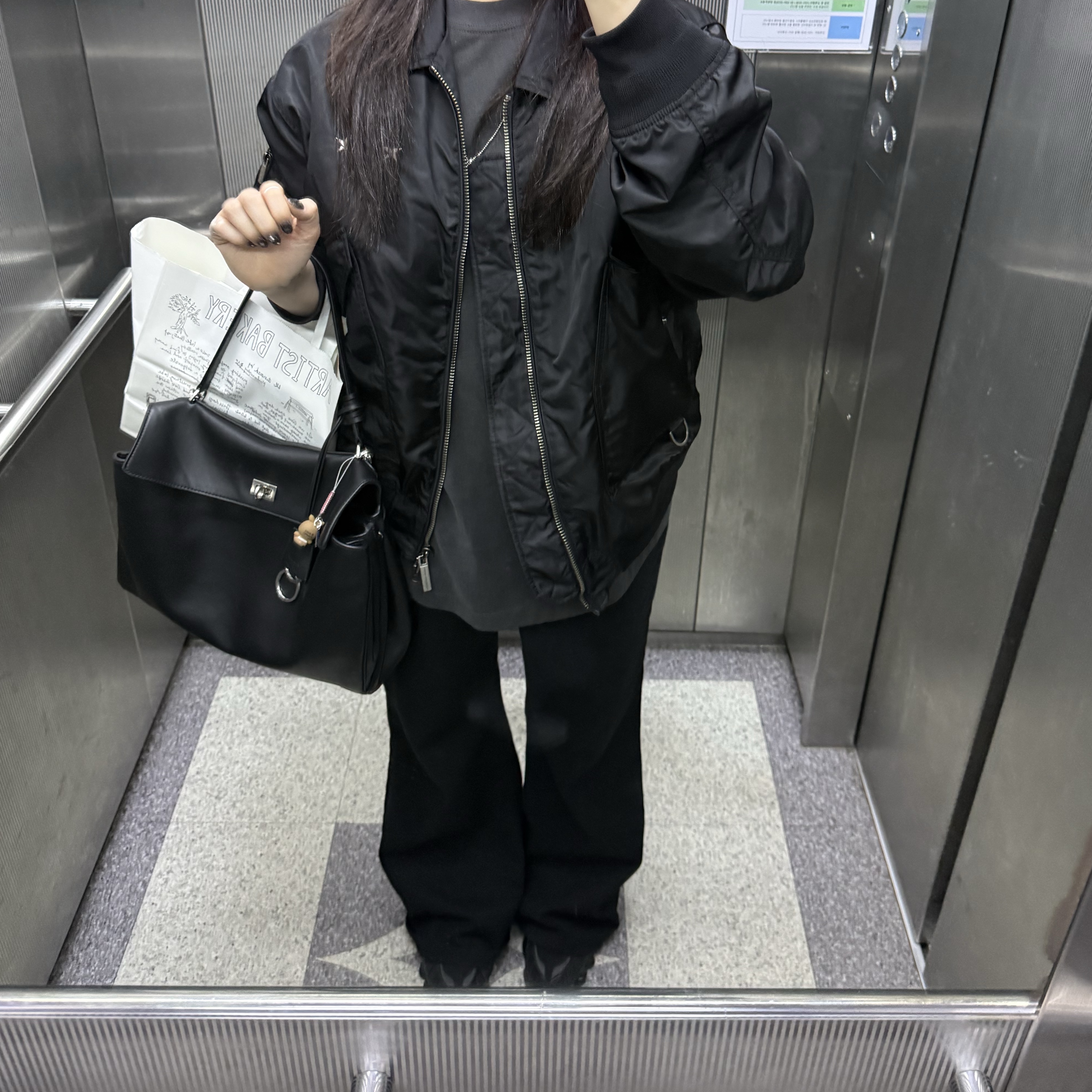 Balenciaga Rodeo Handbag Medium Grained Calfskin Black, (W) Nike Shox TL Black and Max Orange 착용 스타일