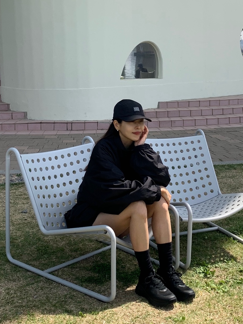 Supreme x Marithe Francois Girbaud Sport Camp Cap Black - 25SS, Undermycar Mu.24 Anti Fxxking Logo Play Crop Zip-up Jacket Black 착용 스타일 - 3