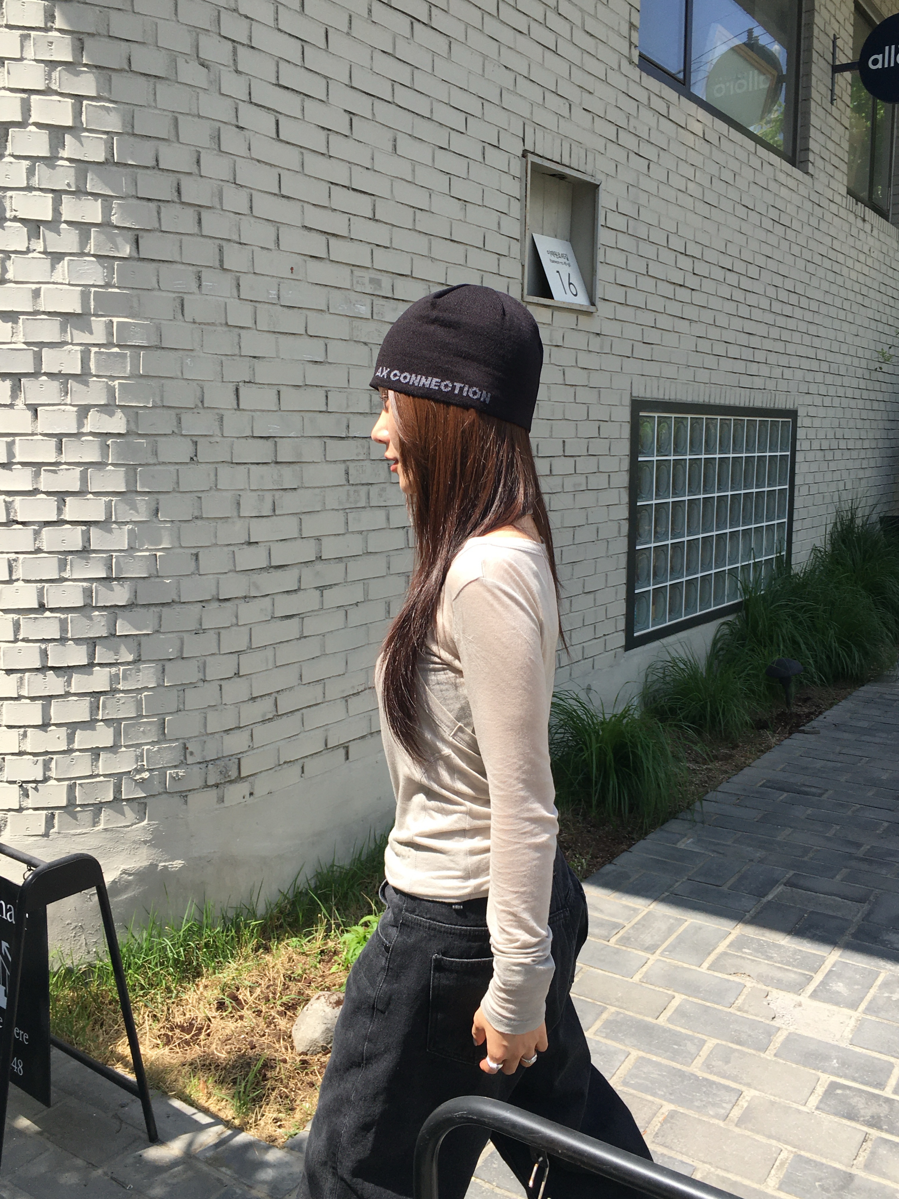AX CONNECTION Compass Logo Beanie (Lightweight) 착용 스타일 - 3